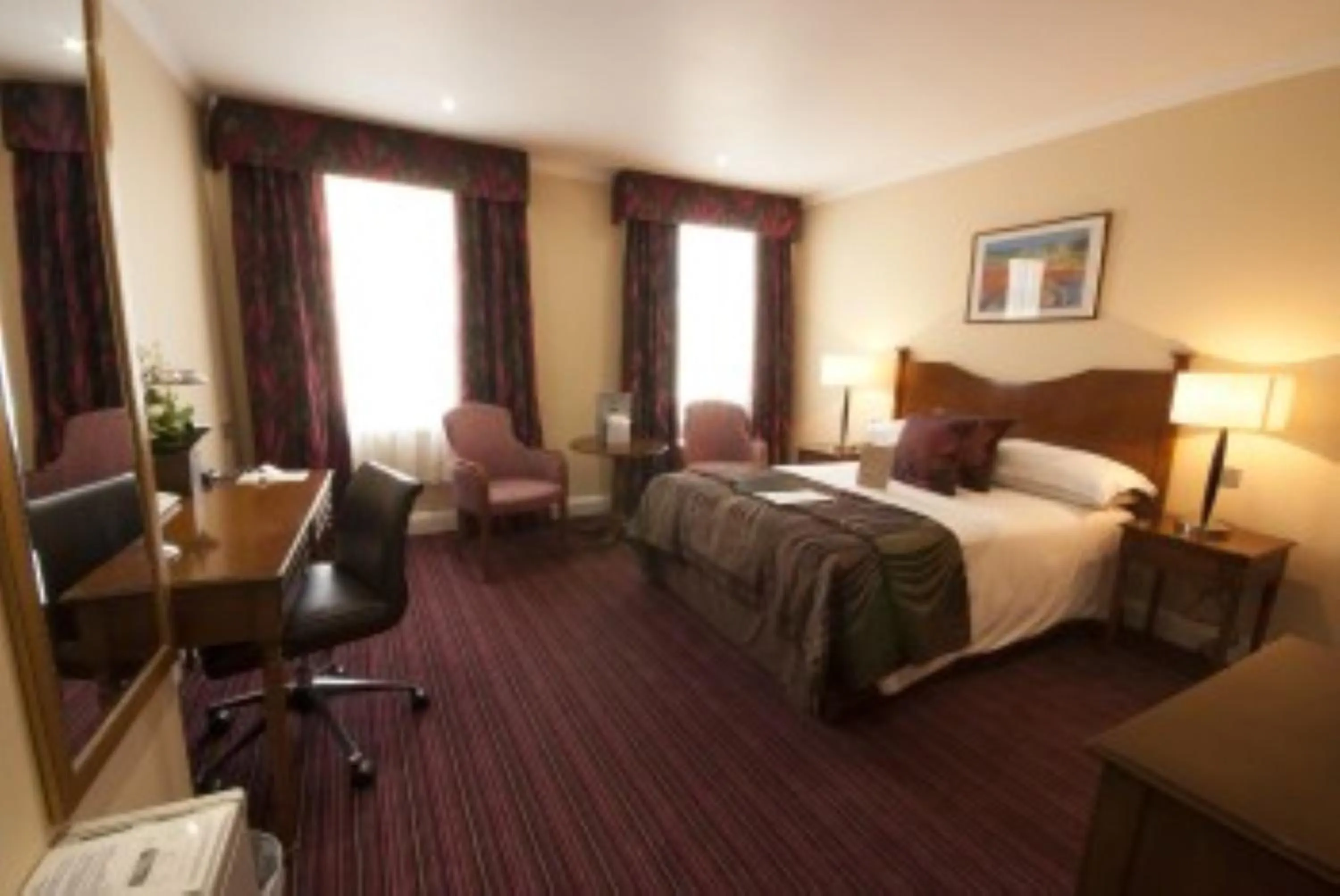 Photo of the whole room, Bed in Sir Christopher Wren Hotel