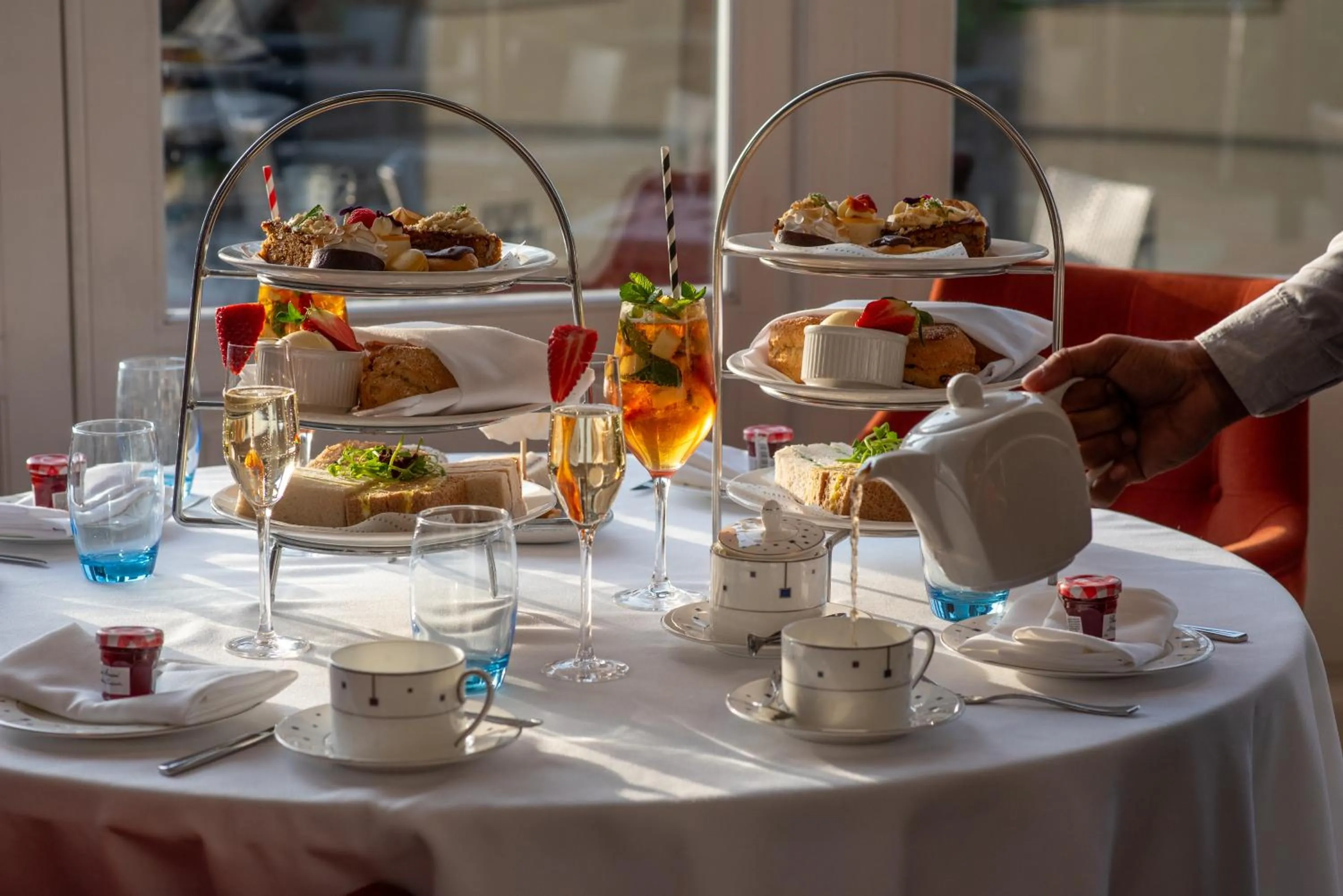 Restaurant/places to eat in Sir Christopher Wren Hotel