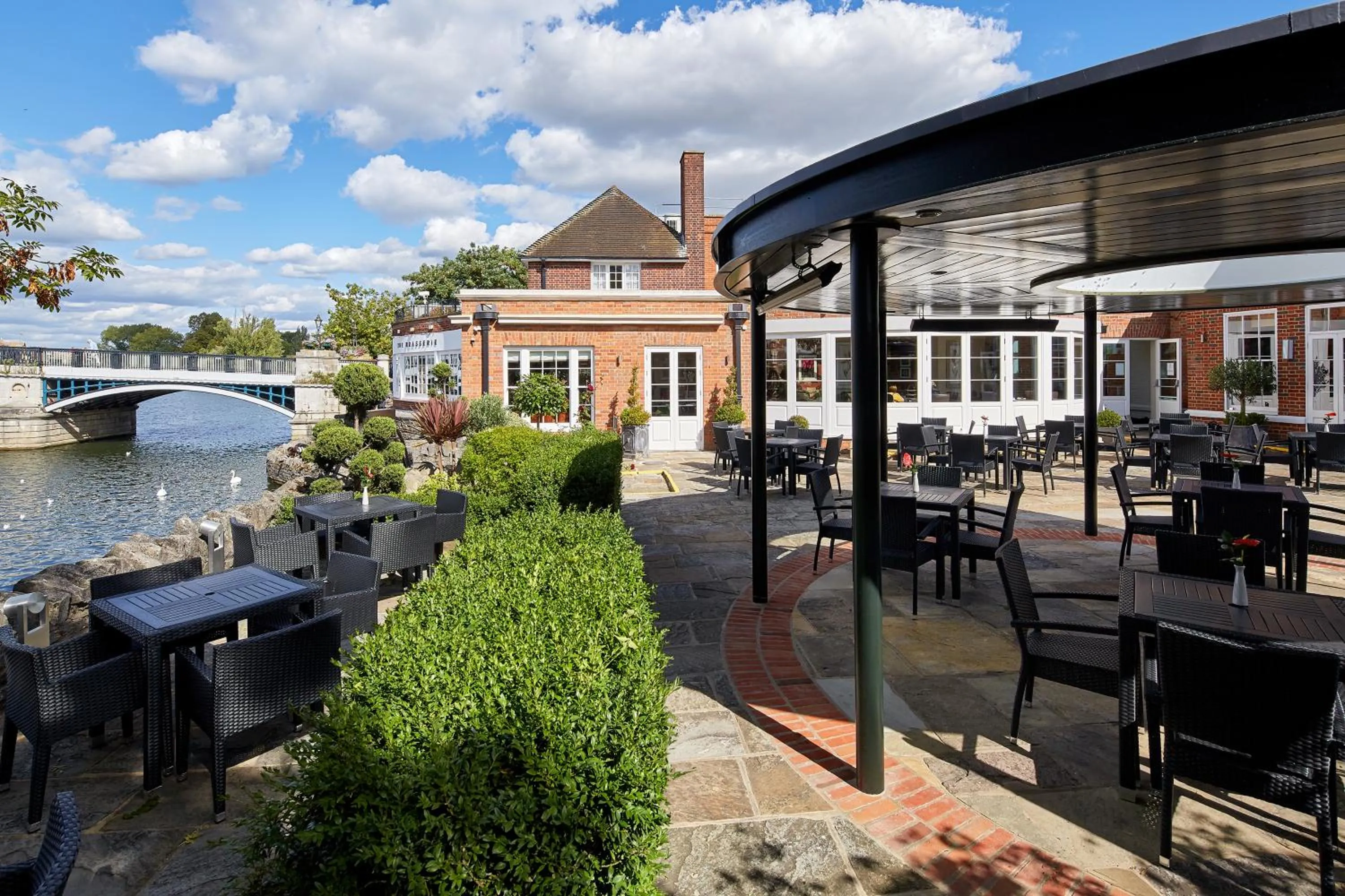 Patio in Sir Christopher Wren Hotel