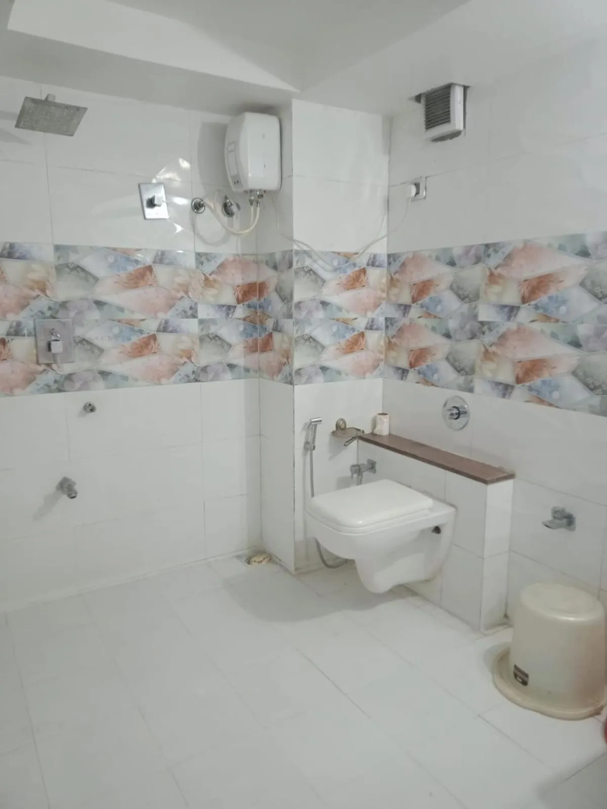 Shower in Hotel Hillton