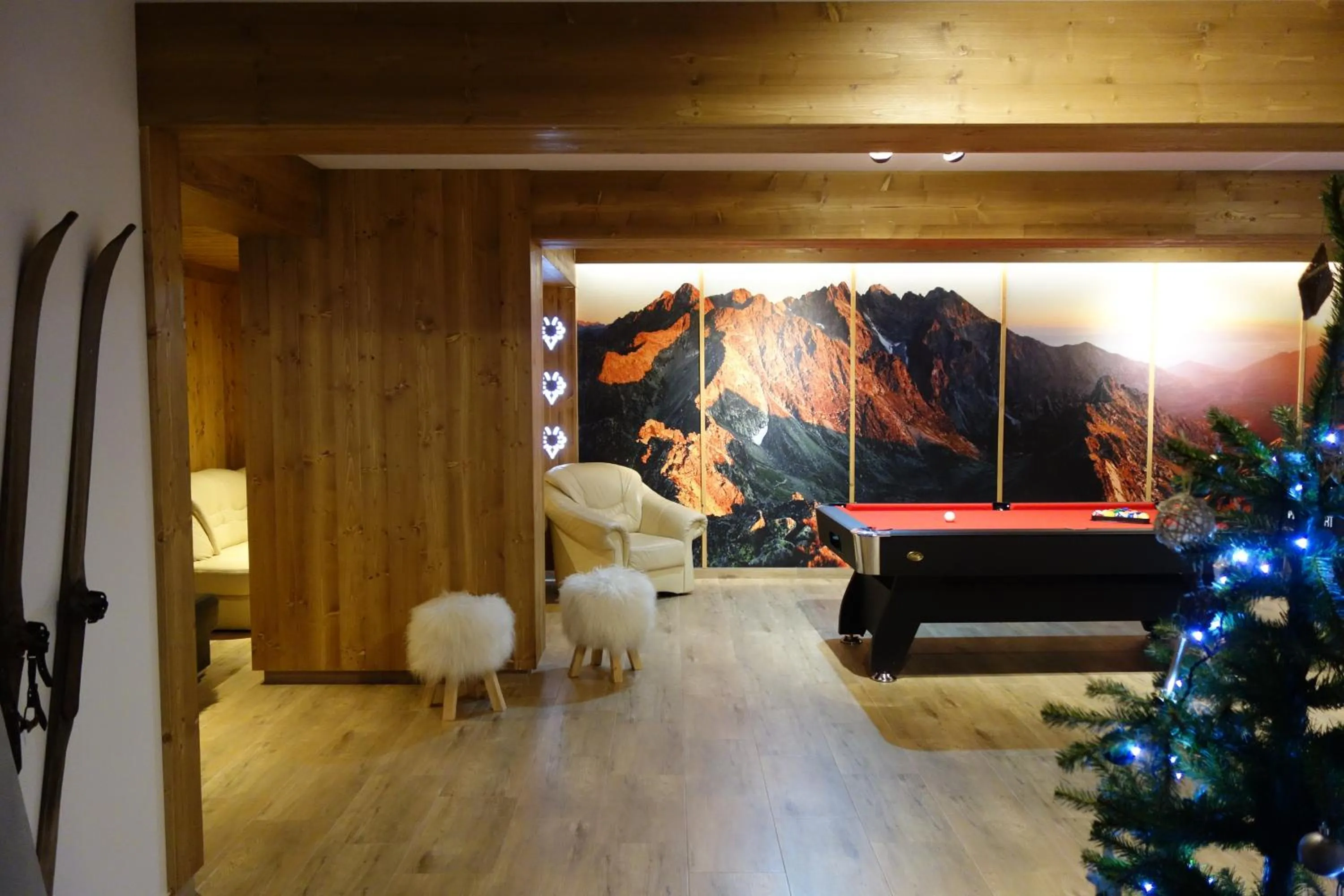 Game Room in Willa Gielatówka