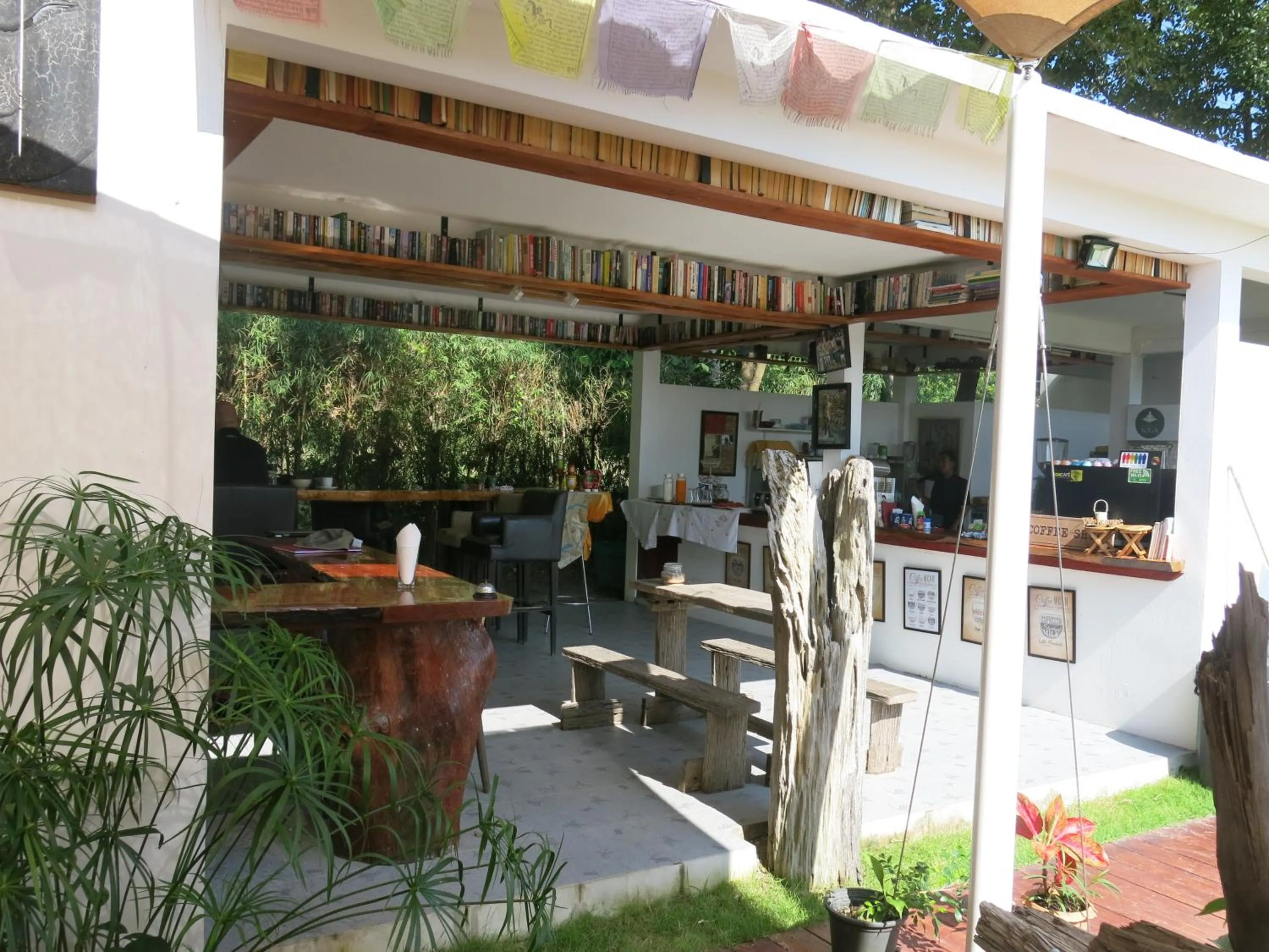 Restaurant/places to eat in Tree Roots Retreat