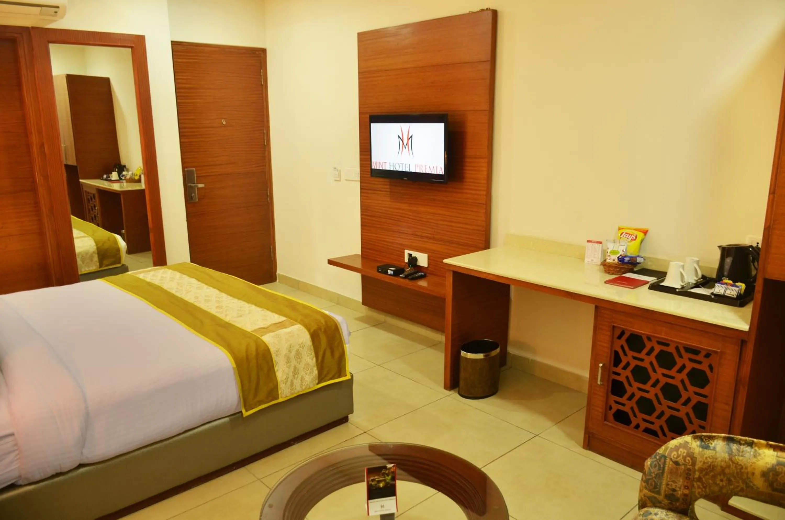 Bedroom, Bed in Mint Hotel Premia Chandigarh, Zirakpur