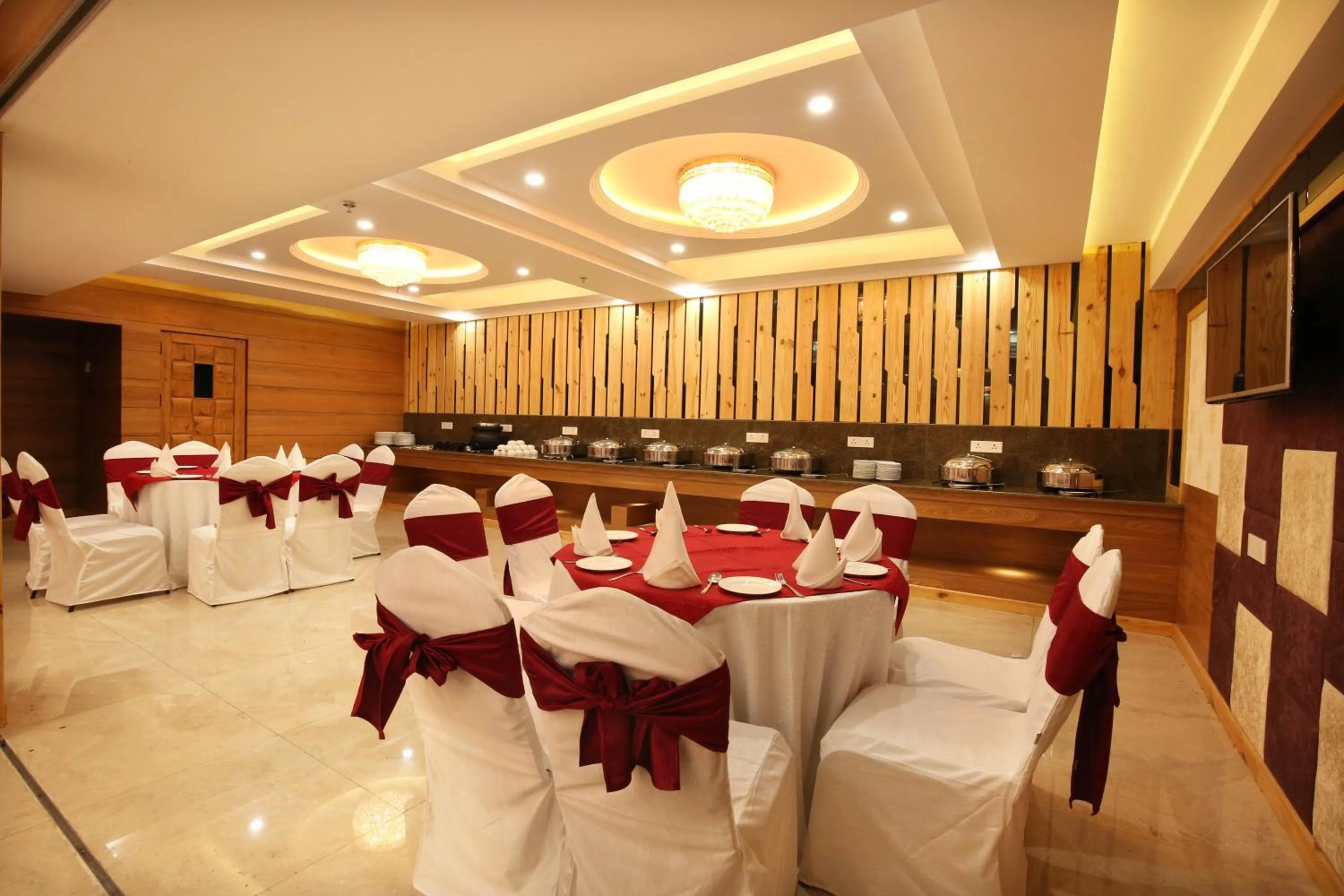 Restaurant/places to eat in Mint Hotel Premia Chandigarh, Zirakpur