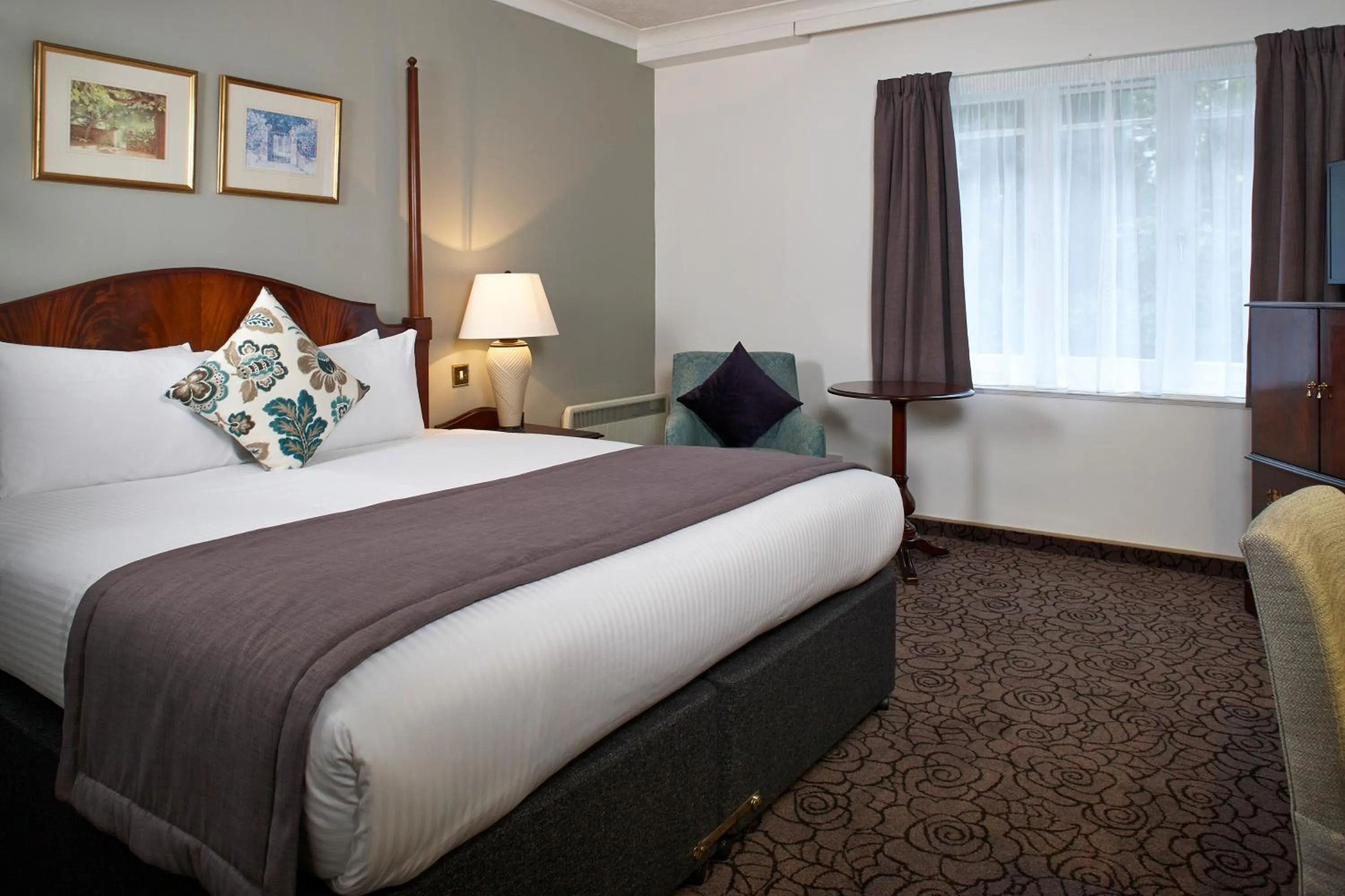 Bedroom in Copthorne Hotel London Gatwick