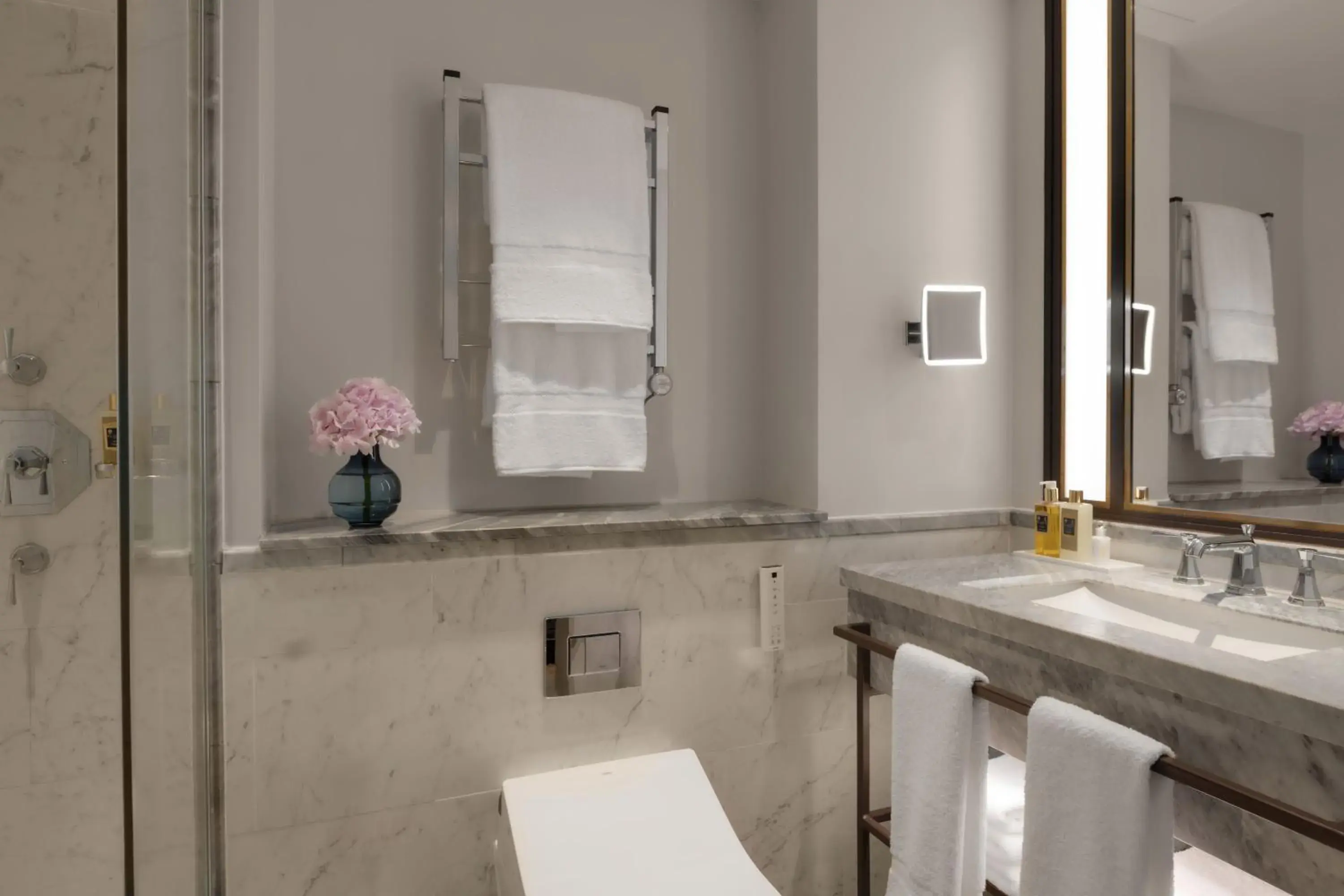 Deluxe King Room in The Biltmore Mayfair Deluxe King Room in The Biltmore Mayfair