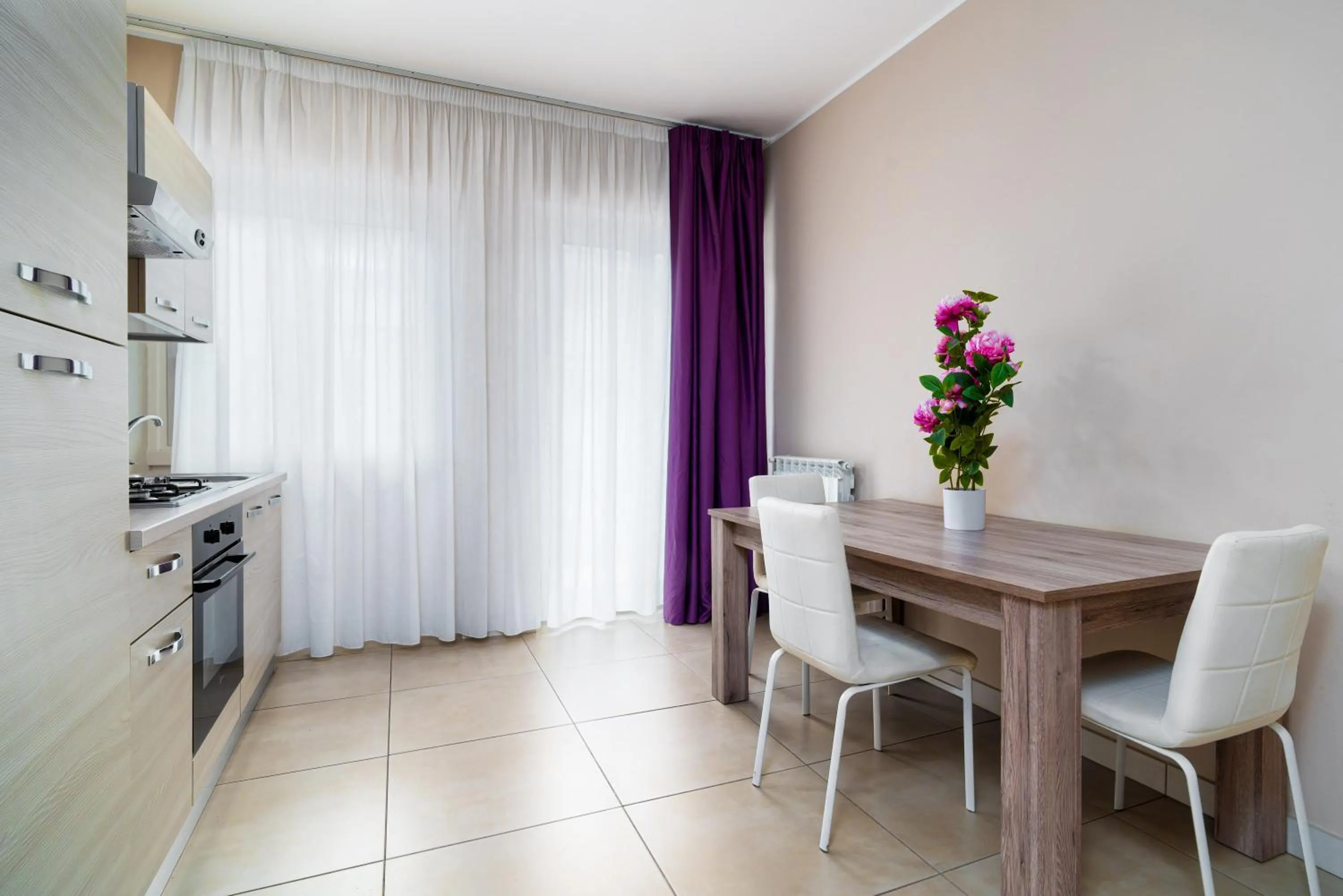 Dining area in Residence Palazzo dei Delfini by RECEPTIO
