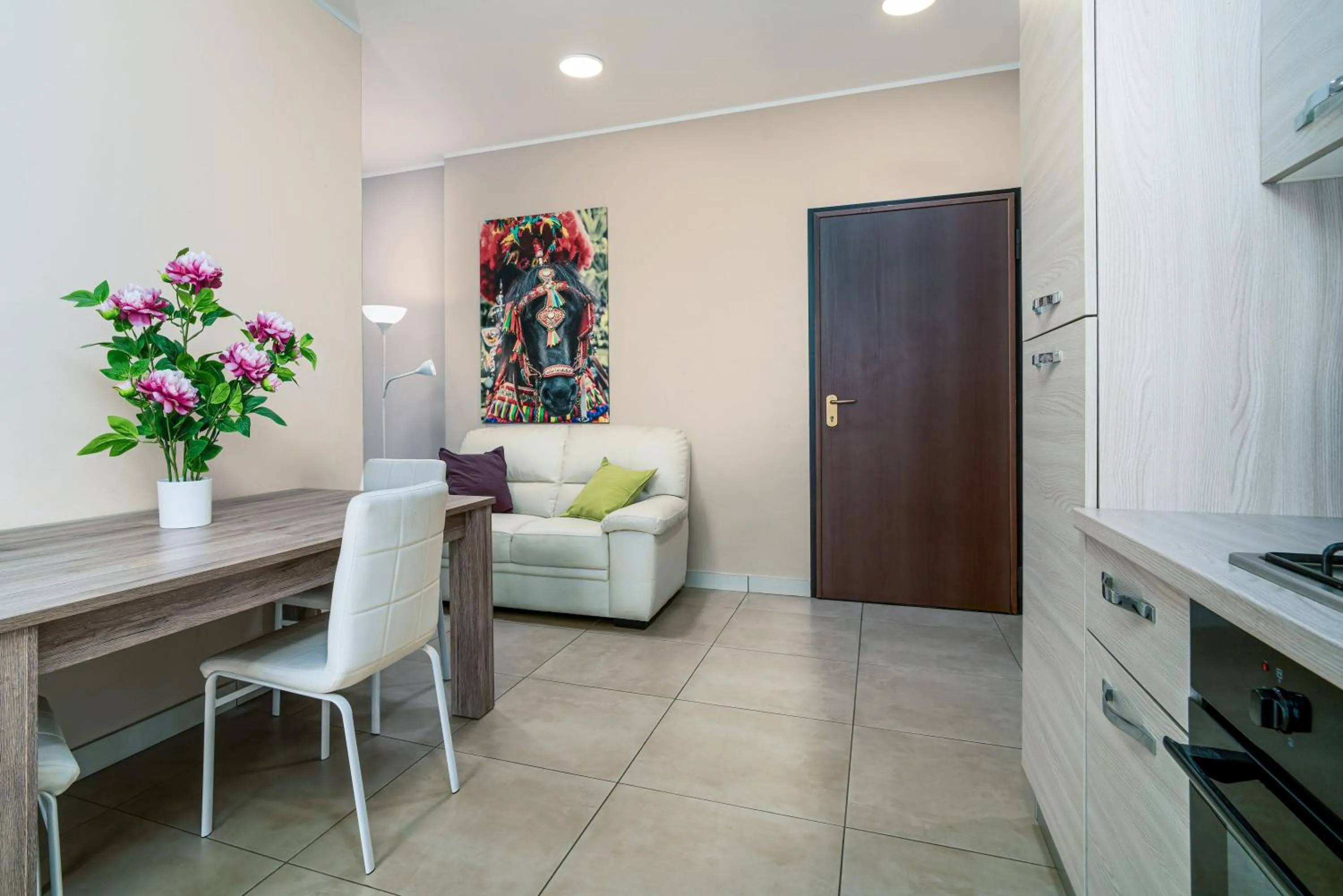 Dining area in Residence Palazzo dei Delfini by RECEPTIO