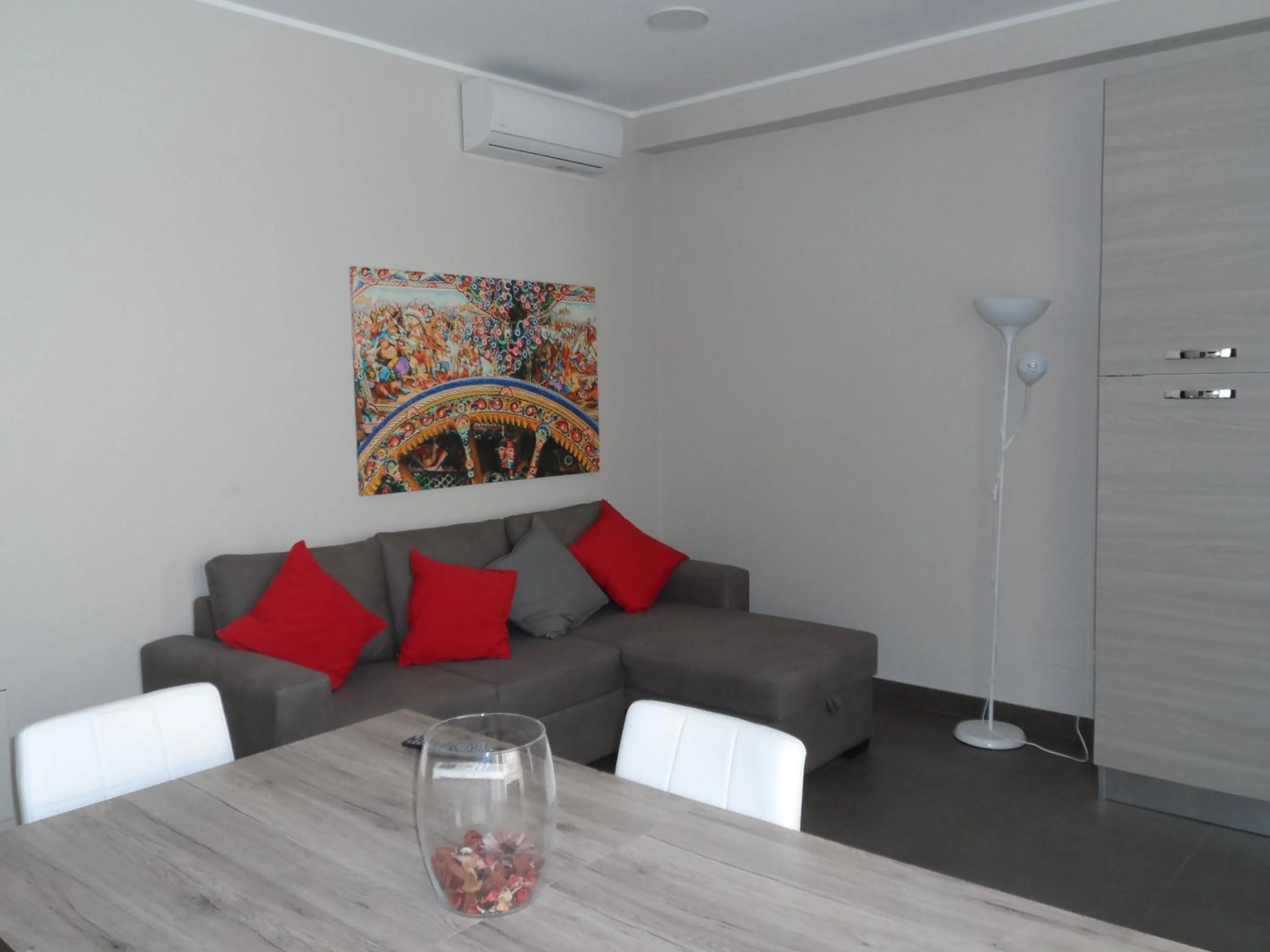 Living room in Residence Palazzo dei Delfini by RECEPTIO