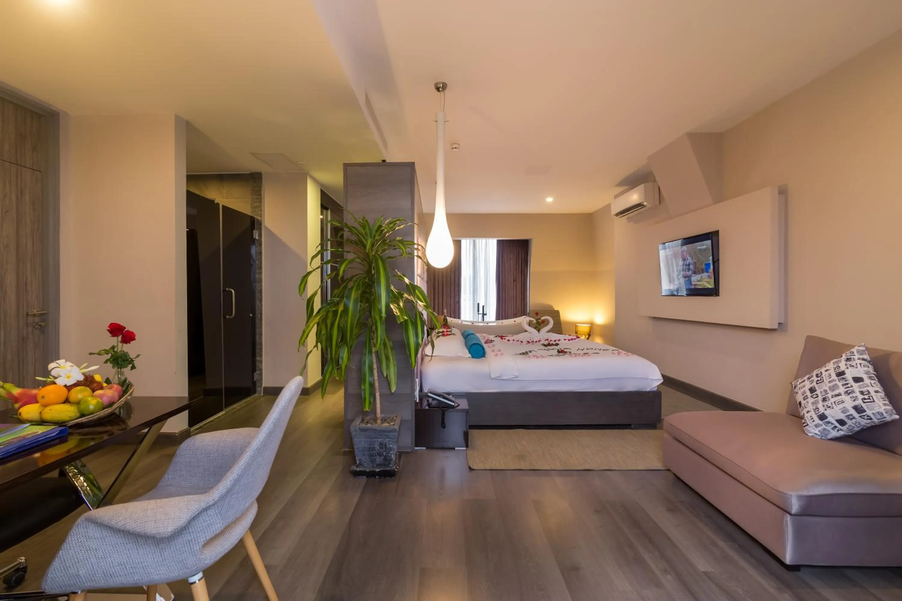 Photo of the whole room, Bed in Damrei Residence & Spa