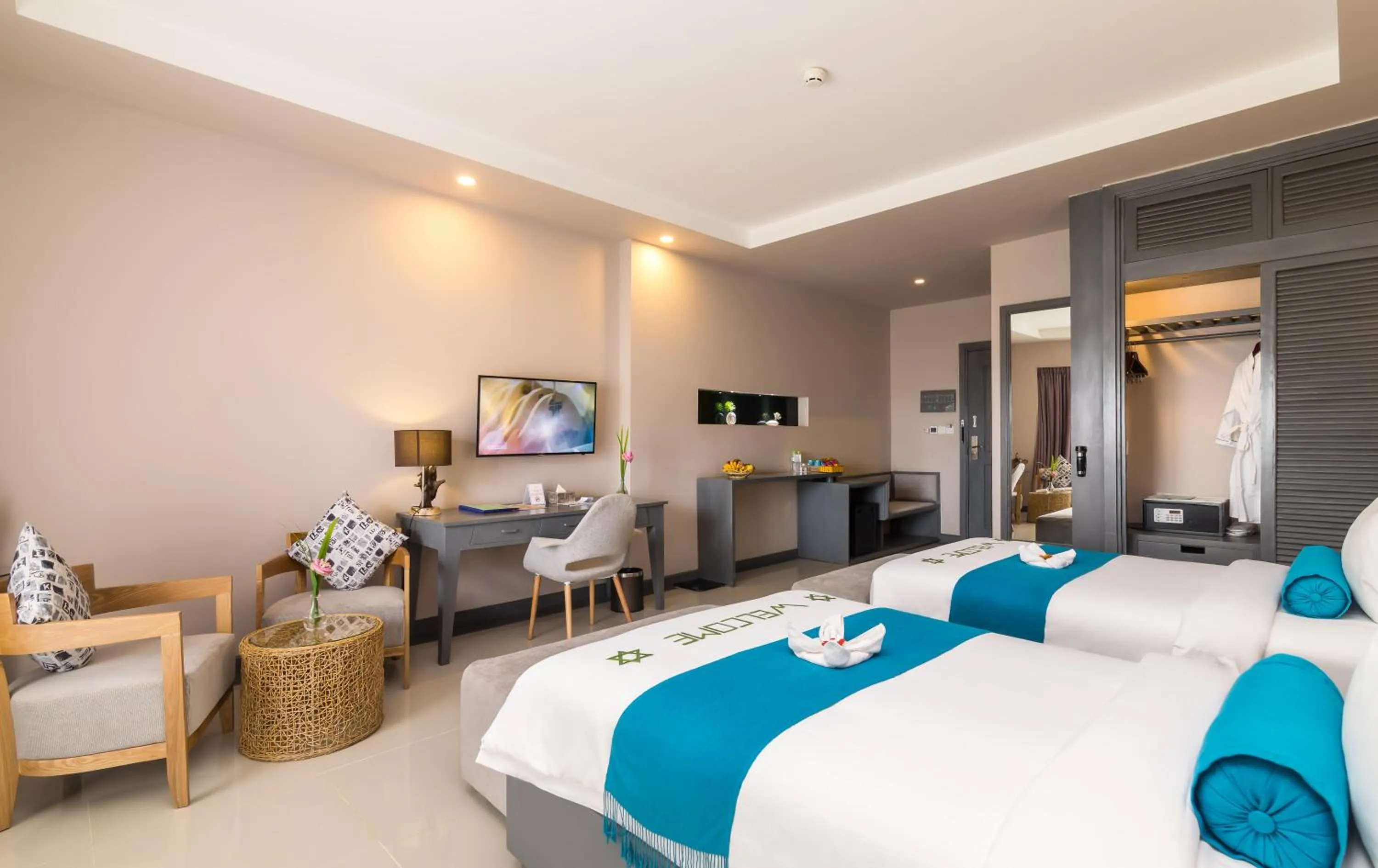 Photo of the whole room, Bed in Damrei Residence & Spa