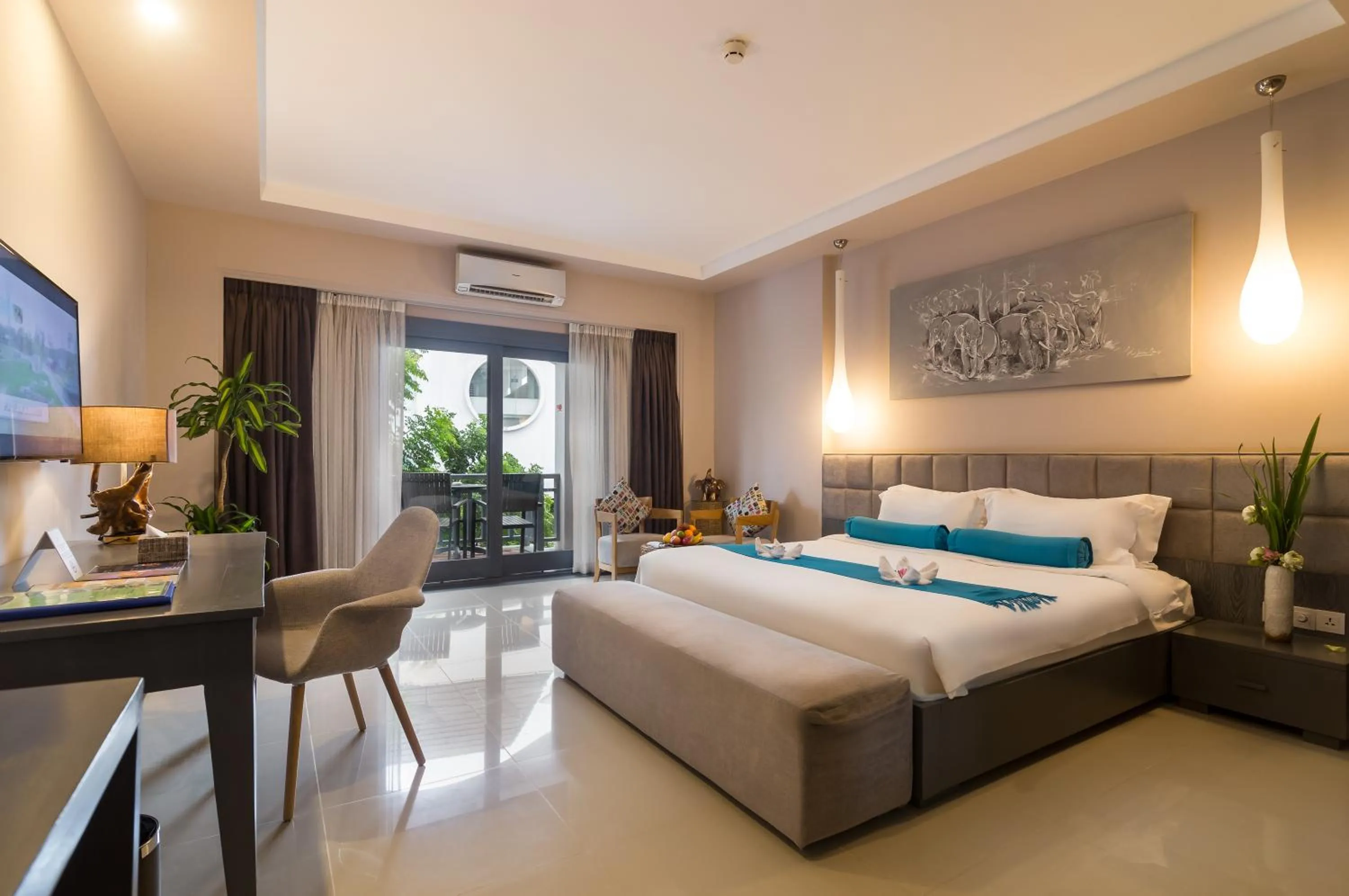 Photo of the whole room, Bed in Damrei Residence & Spa