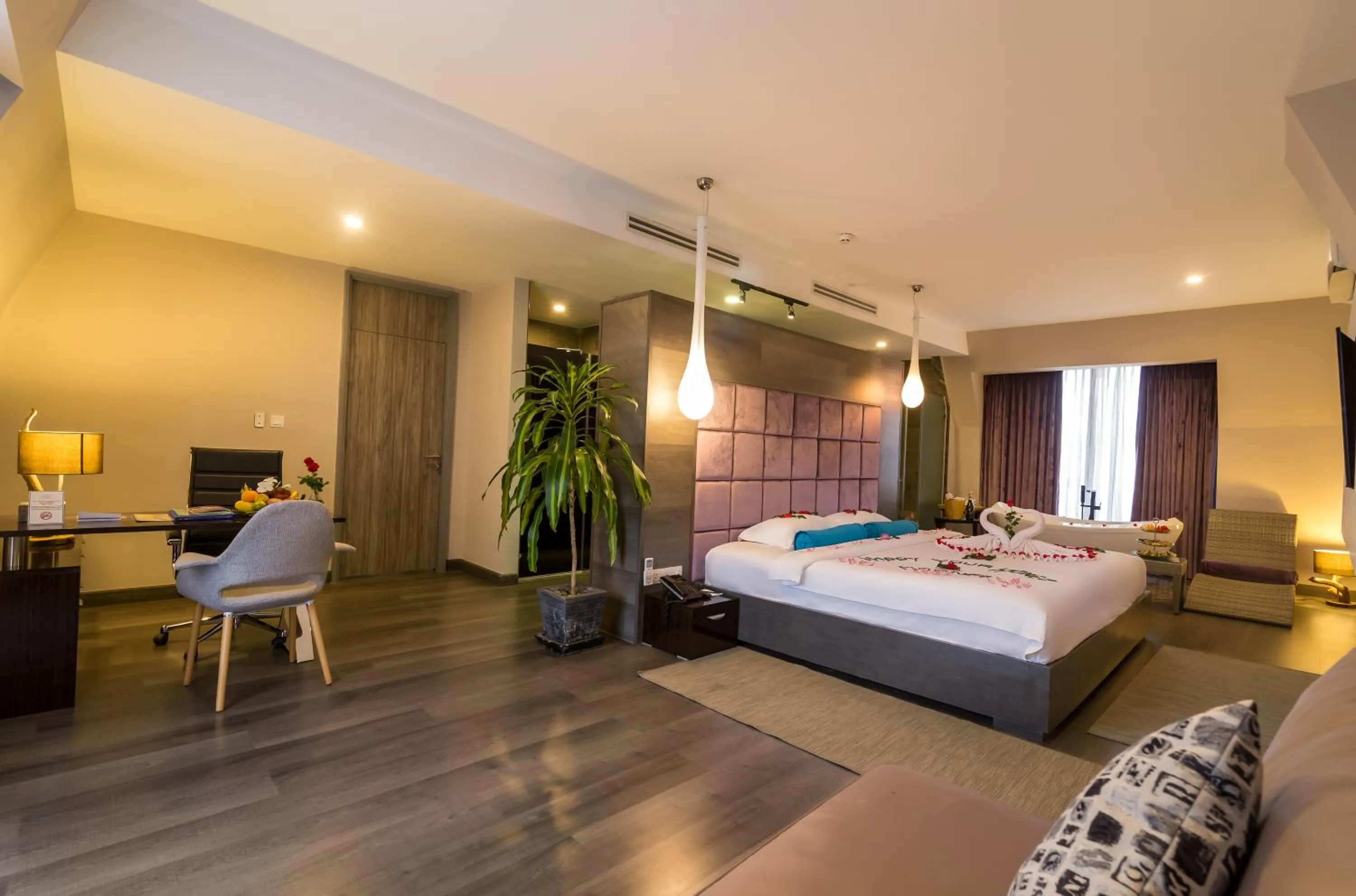 Photo of the whole room, Bed in Damrei Residence & Spa