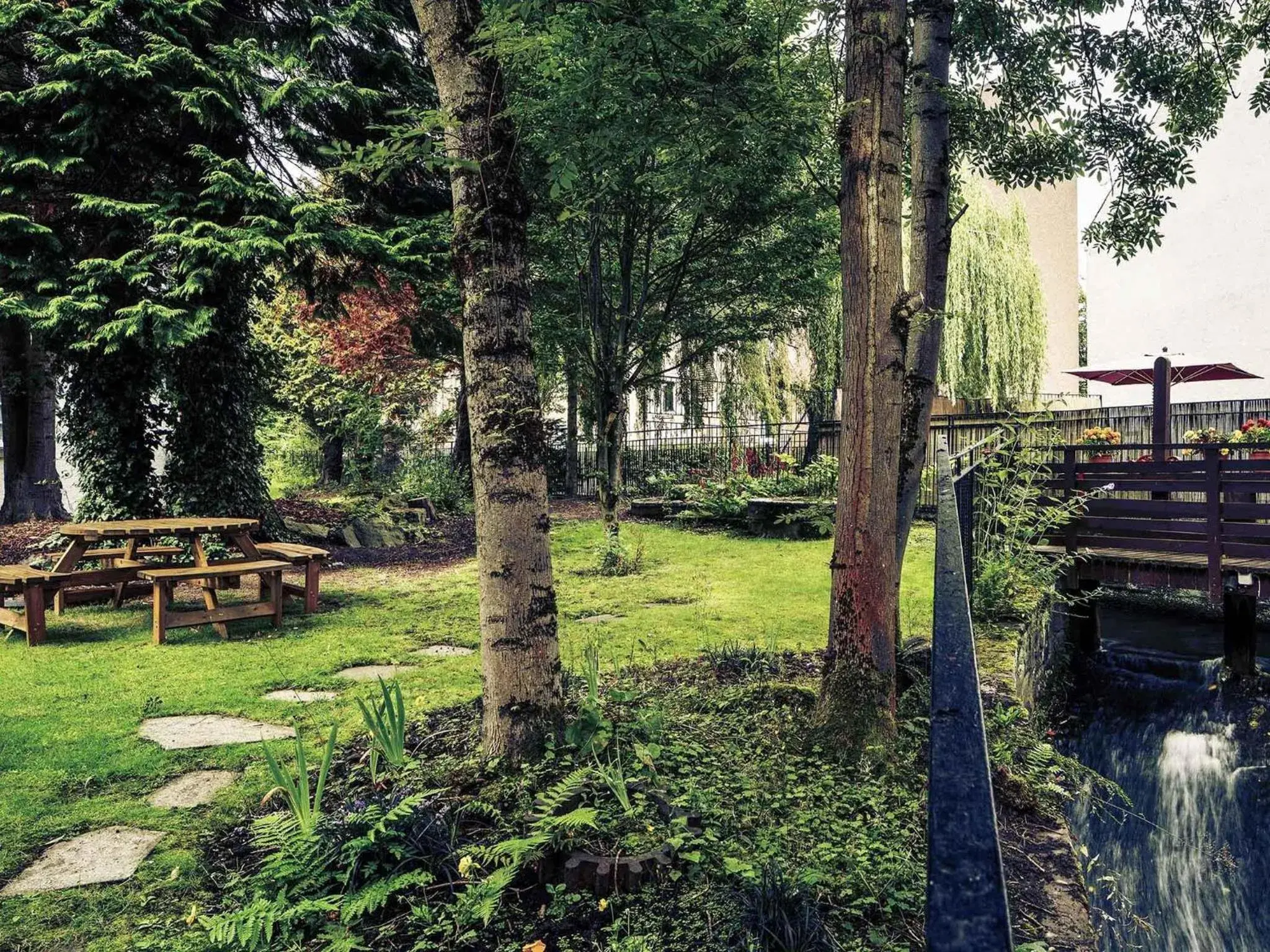 Property building in Mercure Perth Hotel Property building in Mercure Perth Hotel