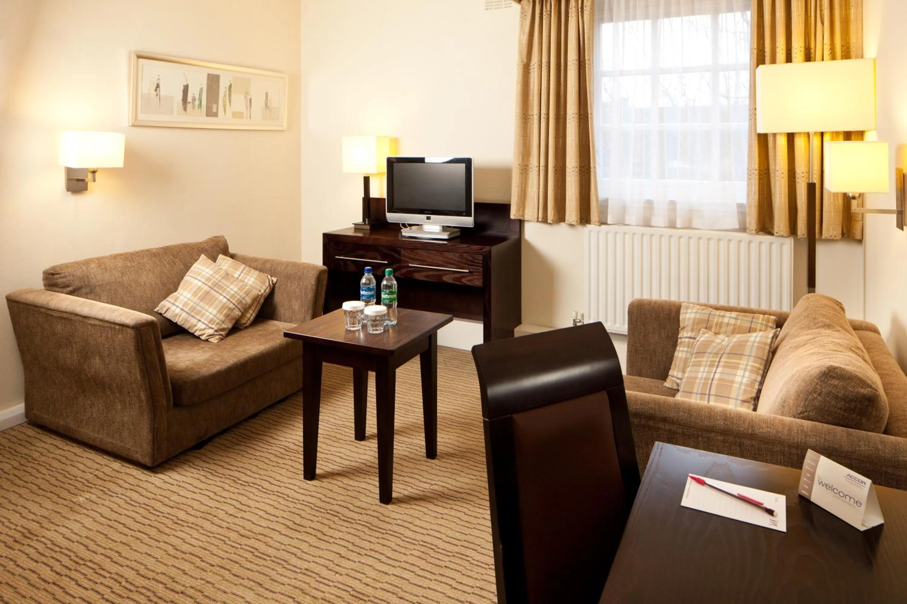 Seating area in Mercure Perth Hotel