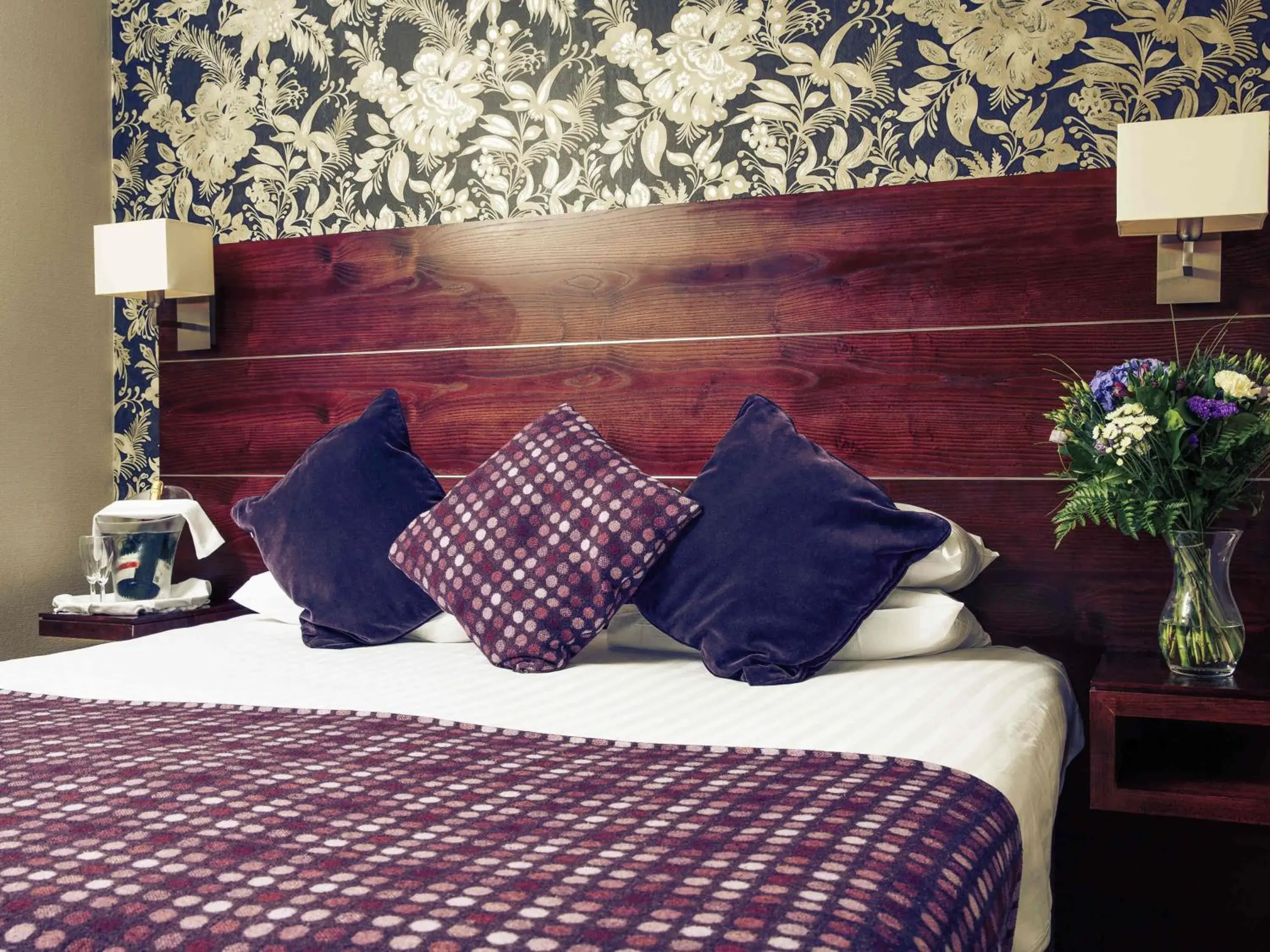 Bedroom, Bed in Mercure Perth Hotel Bedroom, Bed in Mercure Perth Hotel