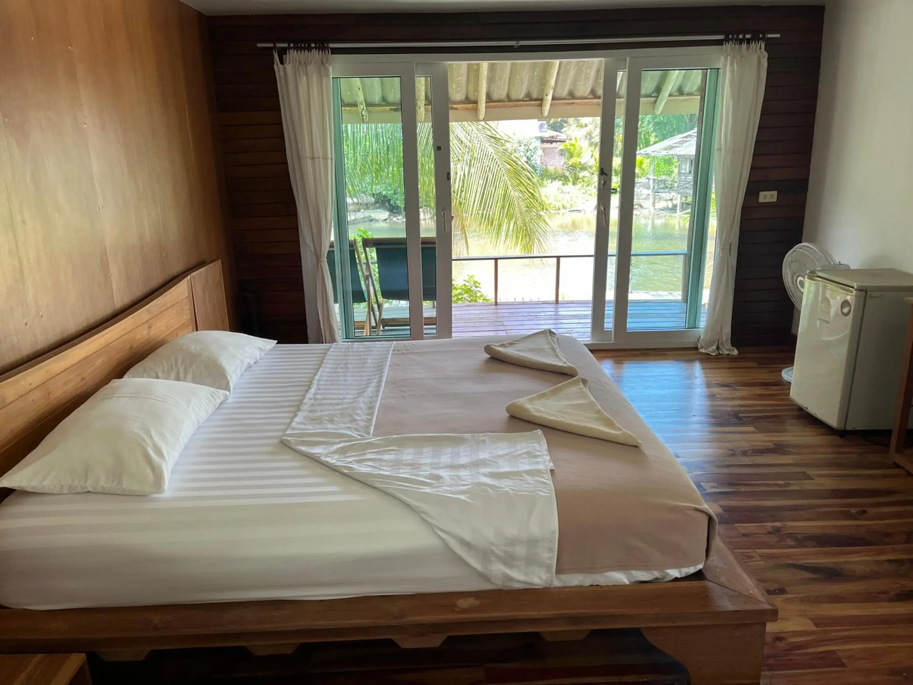 Bed in A-Na-Lay Resort Koh Kood Bed in A-Na-Lay Resort Koh Kood