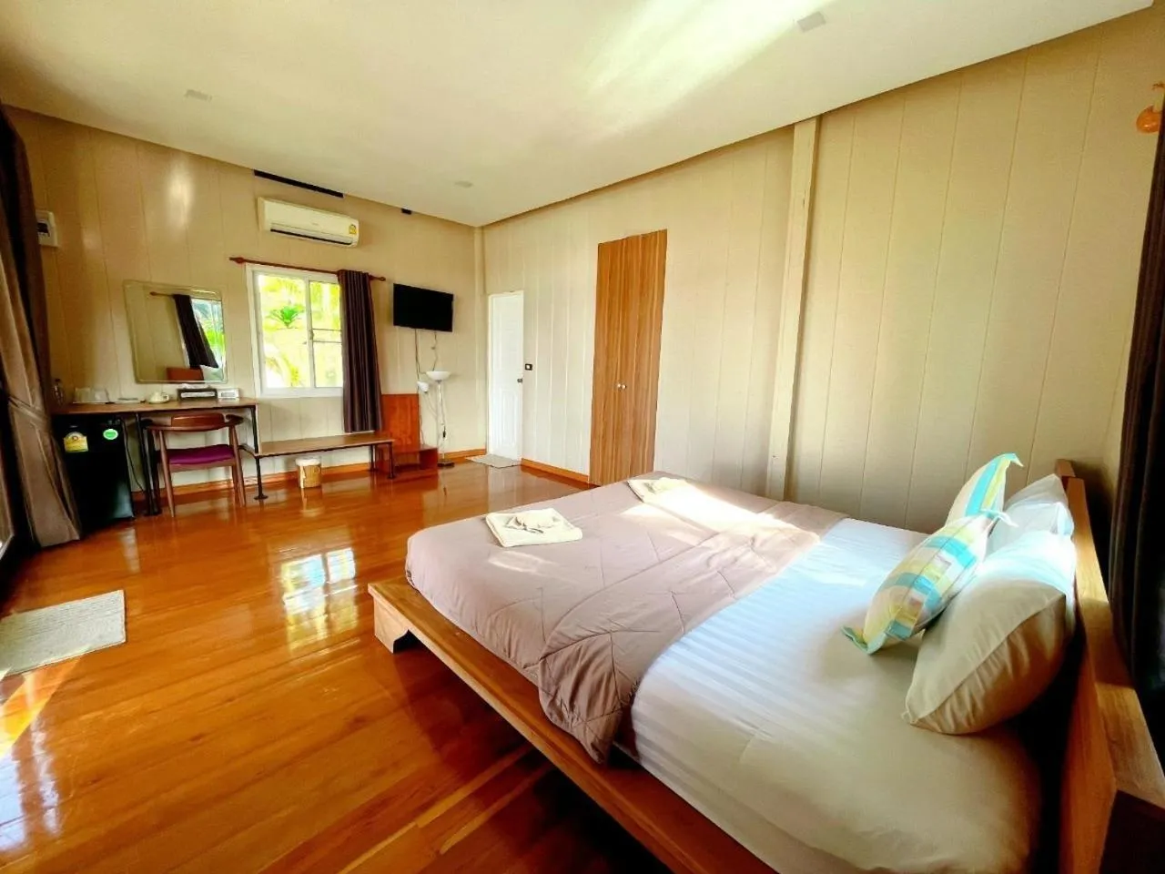 Bed in A-Na-Lay Resort Koh Kood