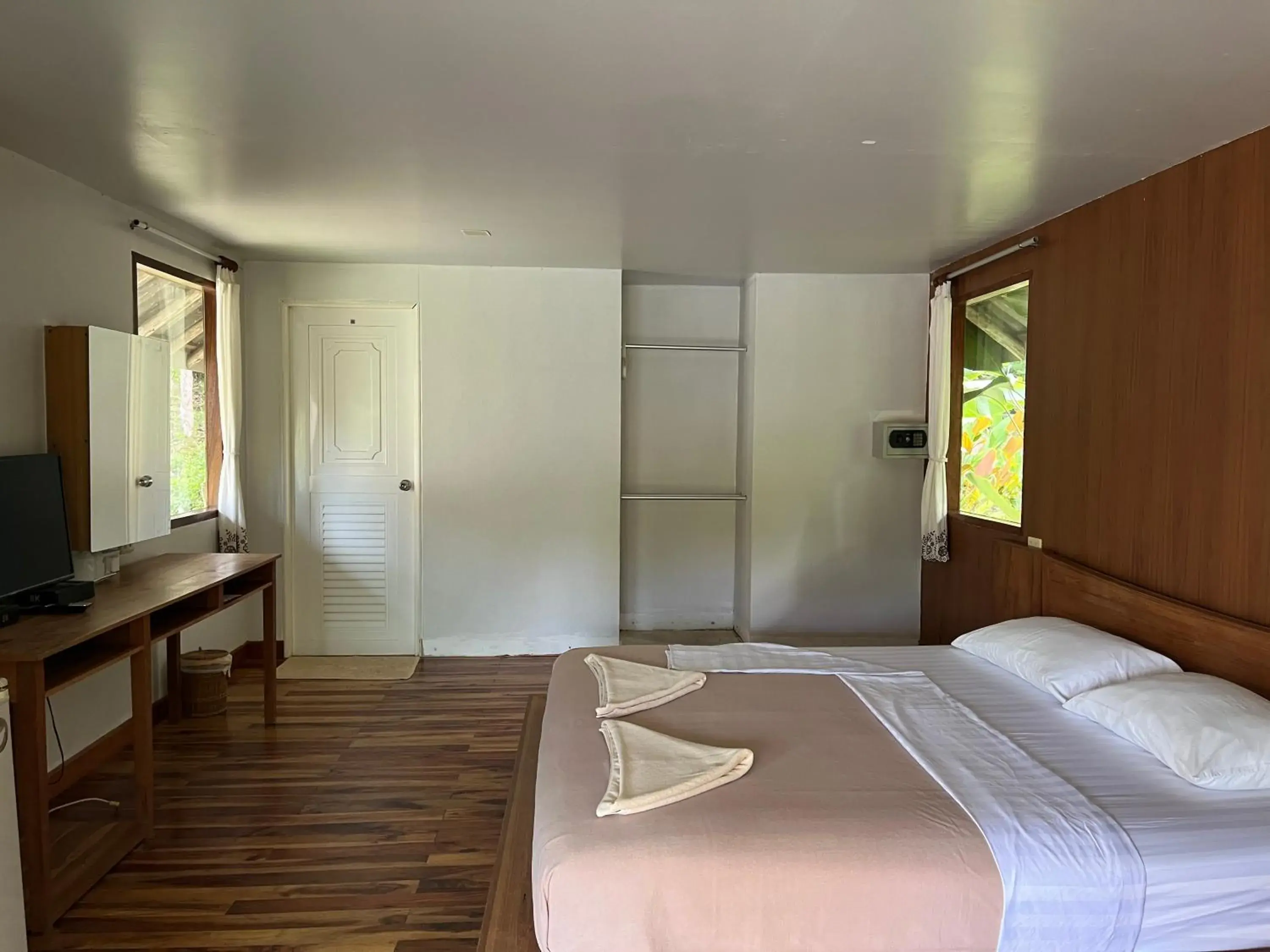 Bed in A-Na-Lay Resort Koh Kood Bed in A-Na-Lay Resort Koh Kood