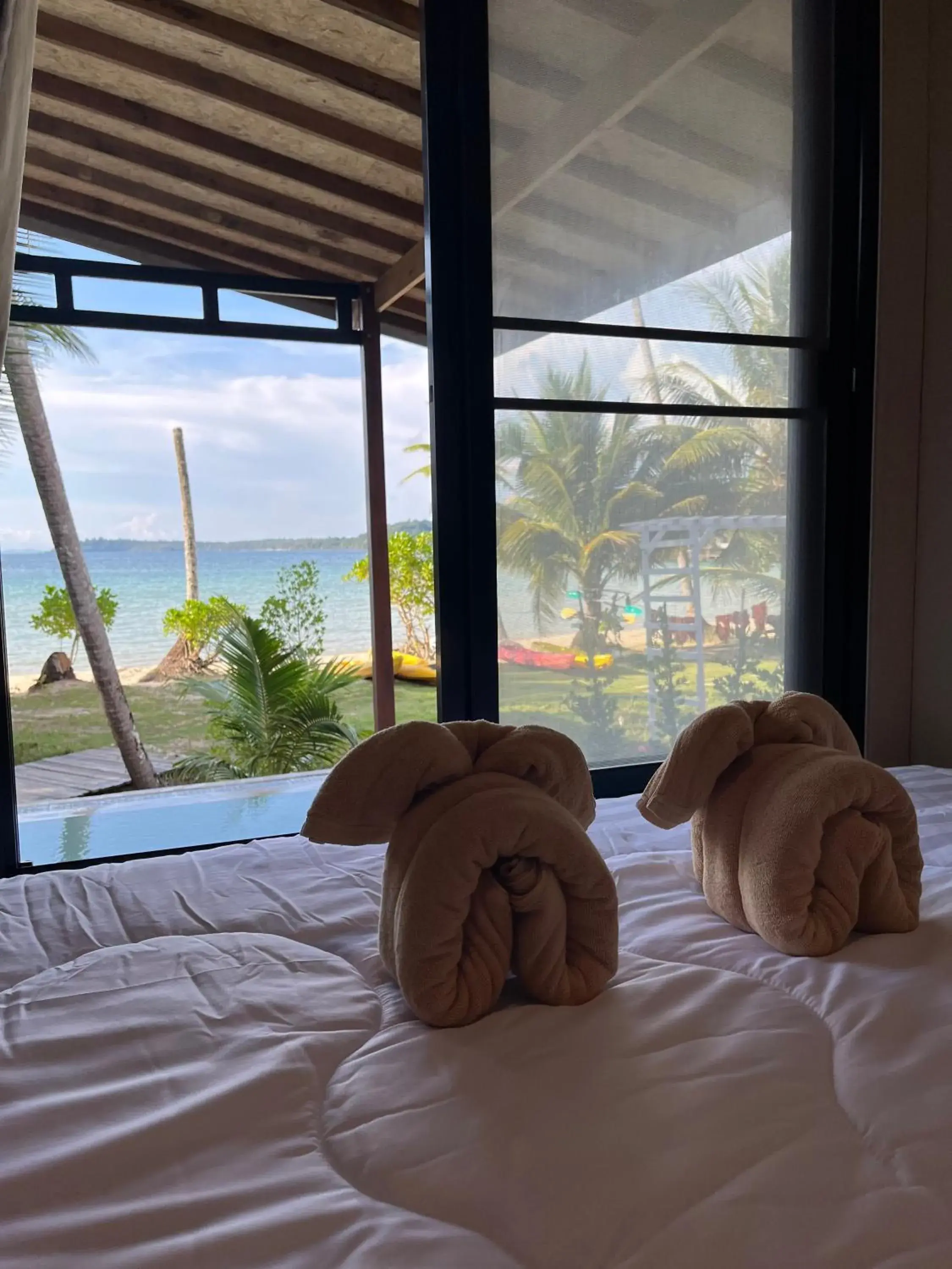 Bed in A-Na-Lay Resort Koh Kood Bed in A-Na-Lay Resort Koh Kood