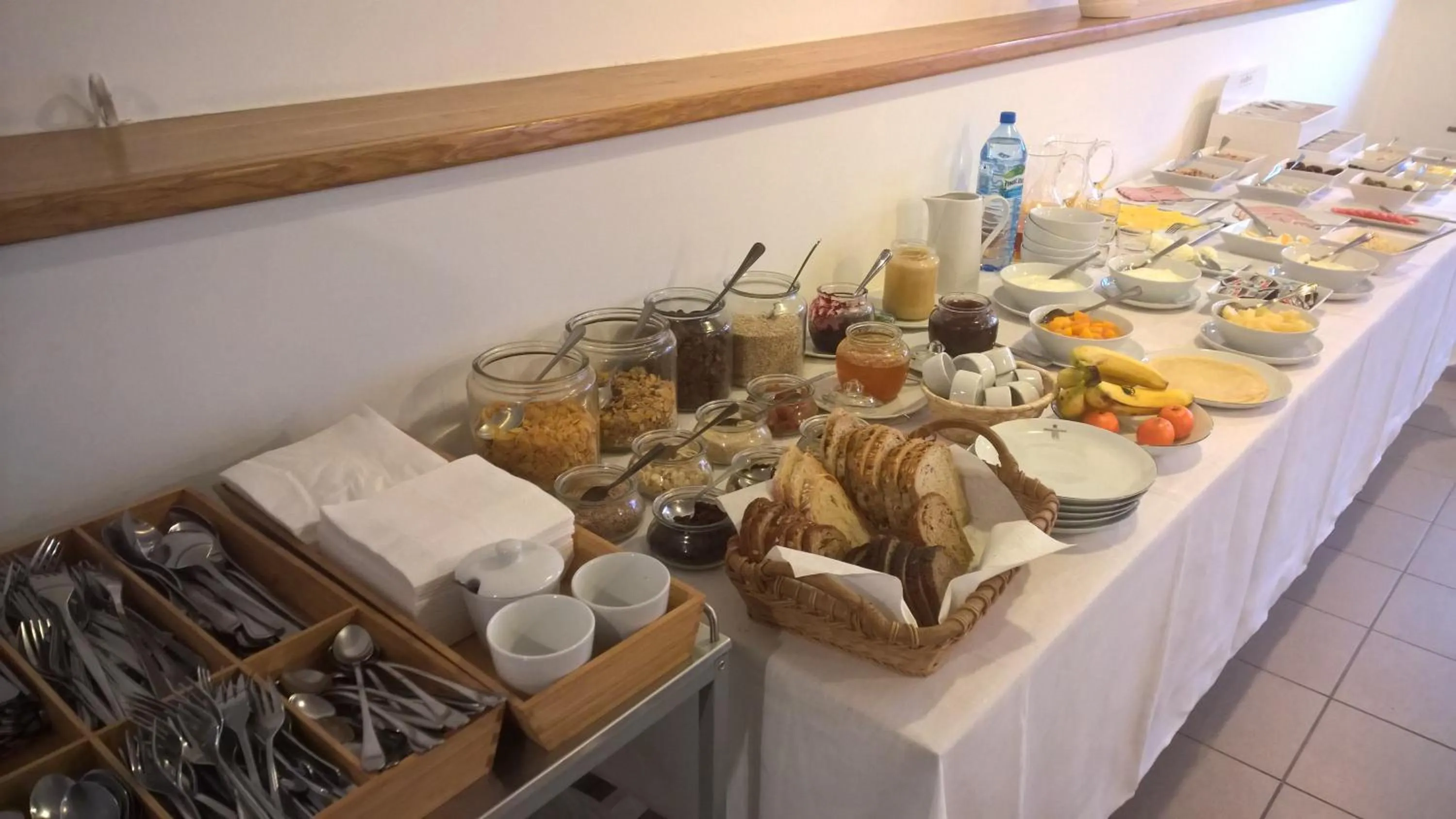 Buffet breakfast in Pension Lenno we Wleniu