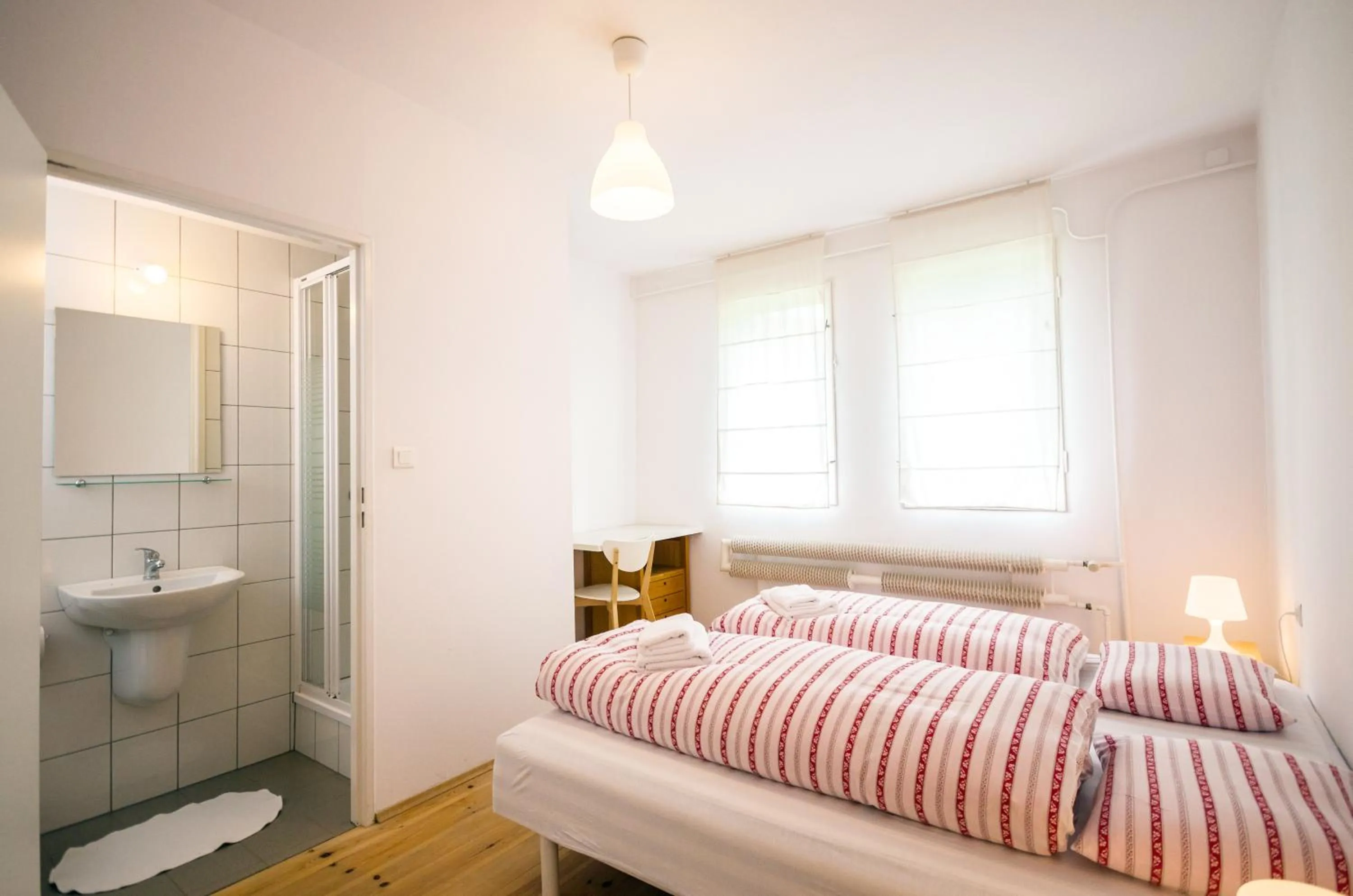 Photo of the whole room, Bed in Pension Lenno we Wleniu