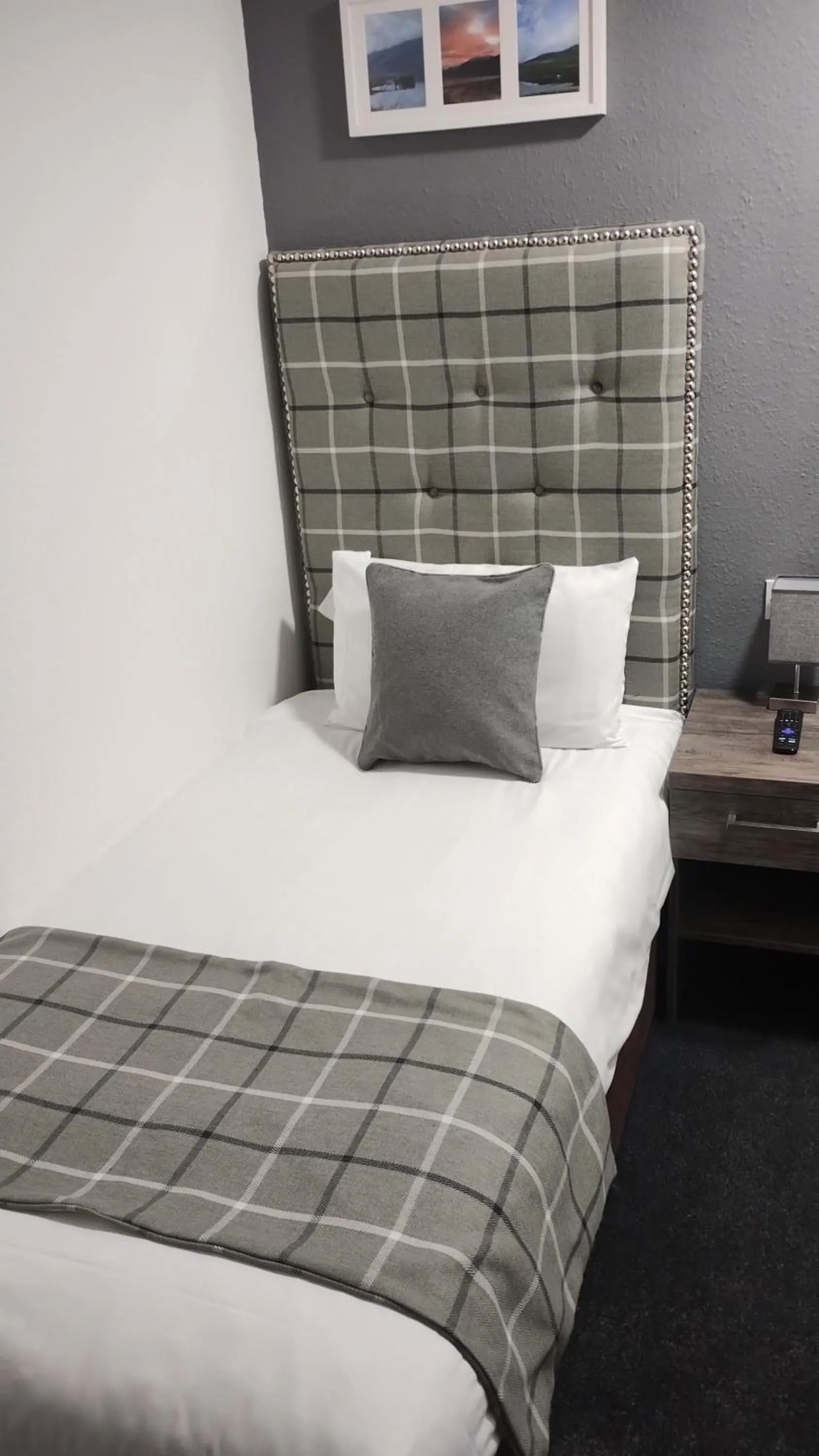 Bedroom, Bed in Royal Thurso Hotel