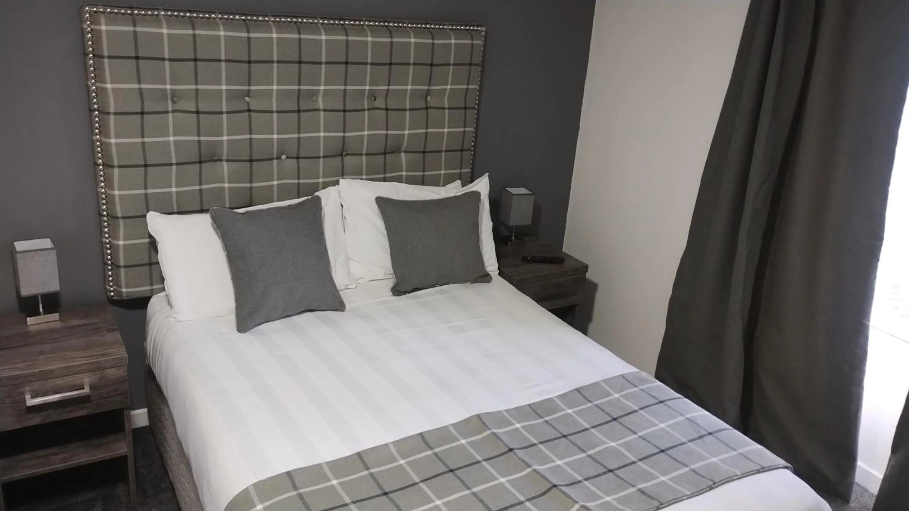 Bedroom, Bed in Royal Thurso Hotel