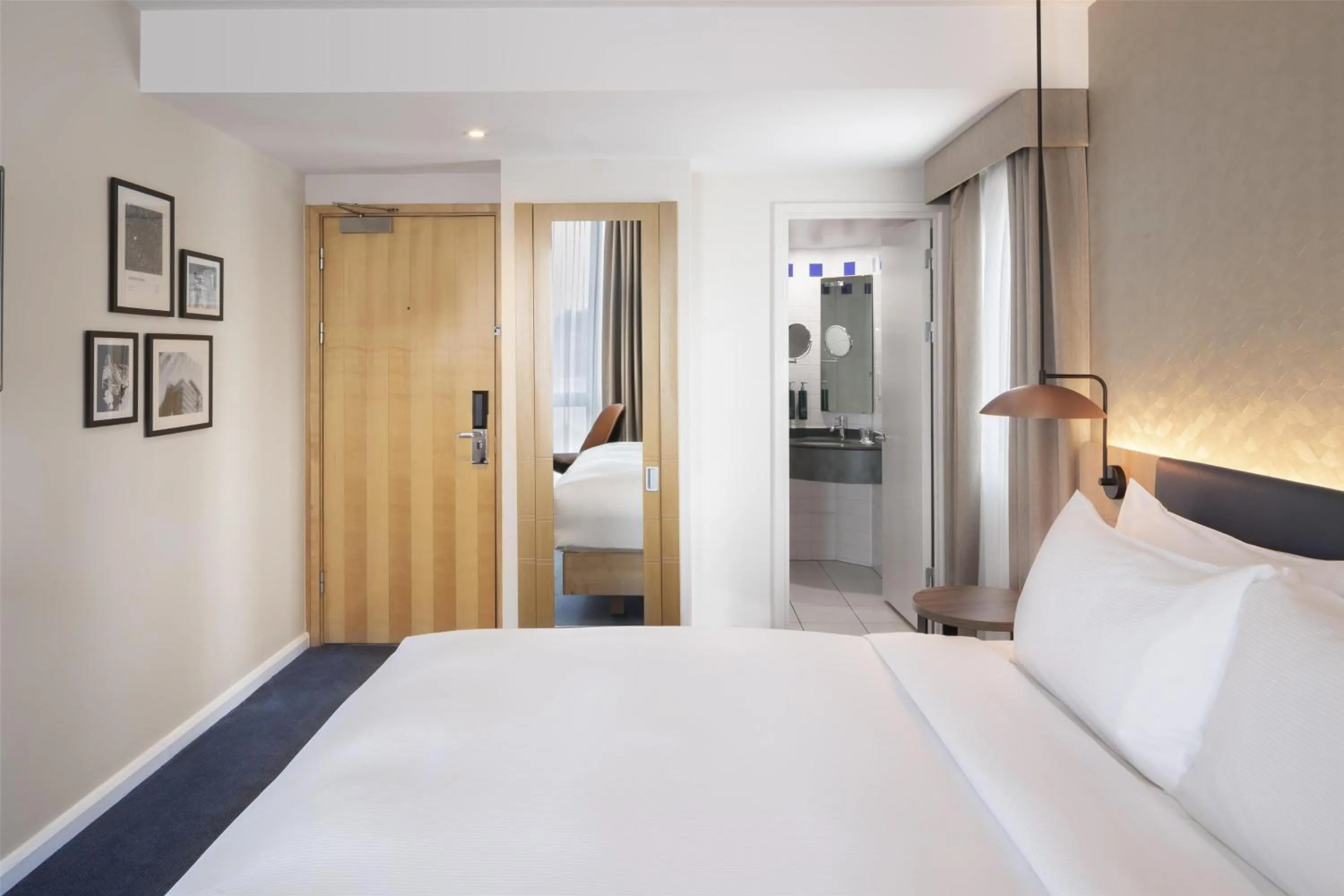 Bed in Hilton Garden Inn Birmingham Brindley Place