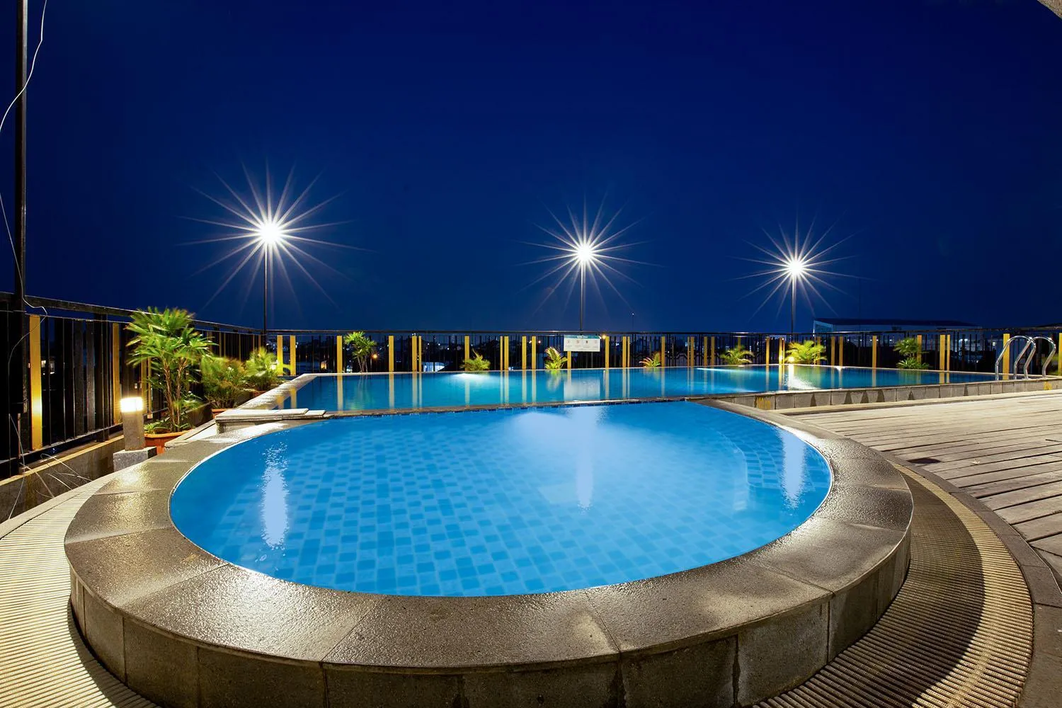 Swimming pool in THE 1O1 Palembang Rajawali