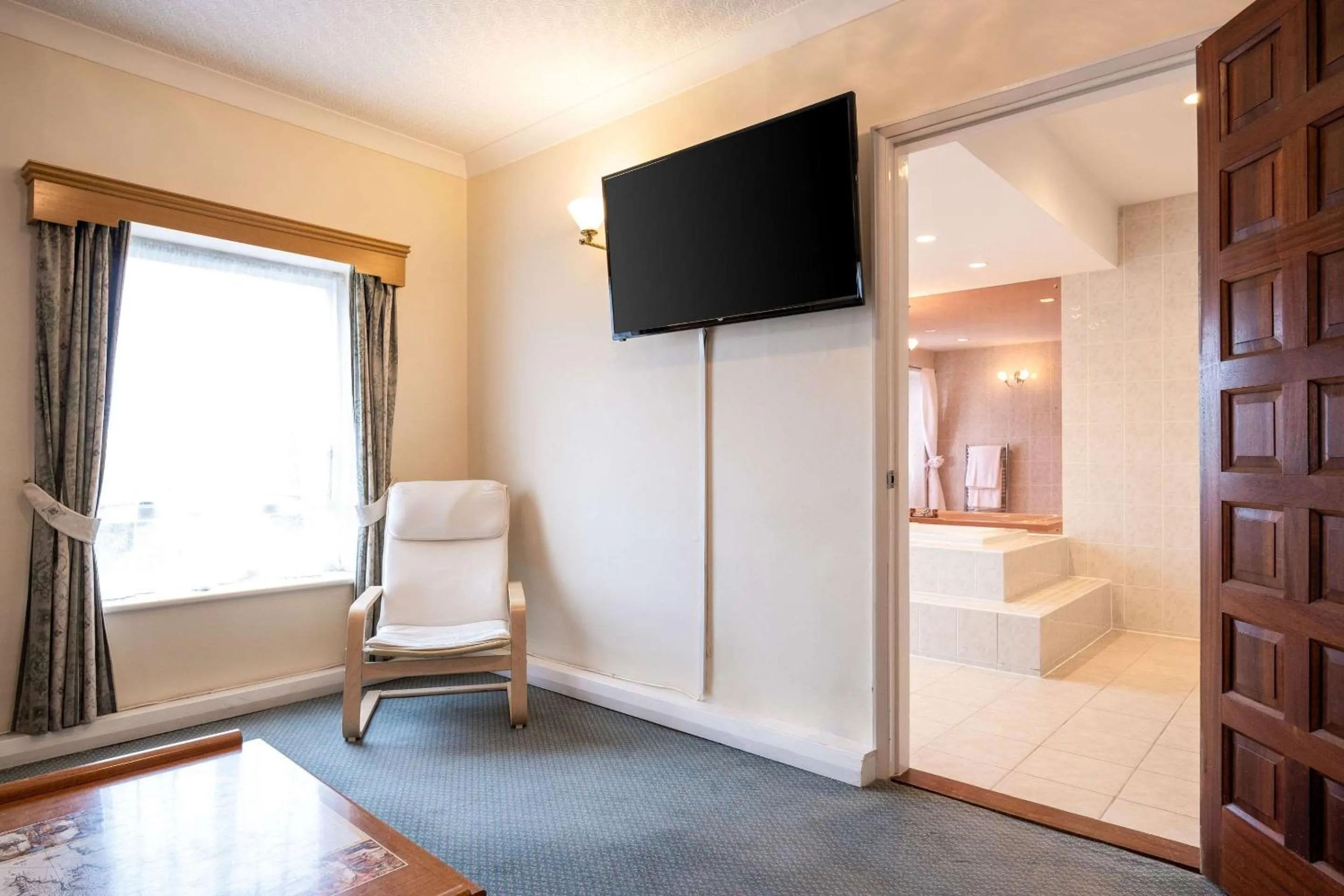 Photo of the whole room, TV/Entertainment Center in Comfort Hotel Great Yarmouth