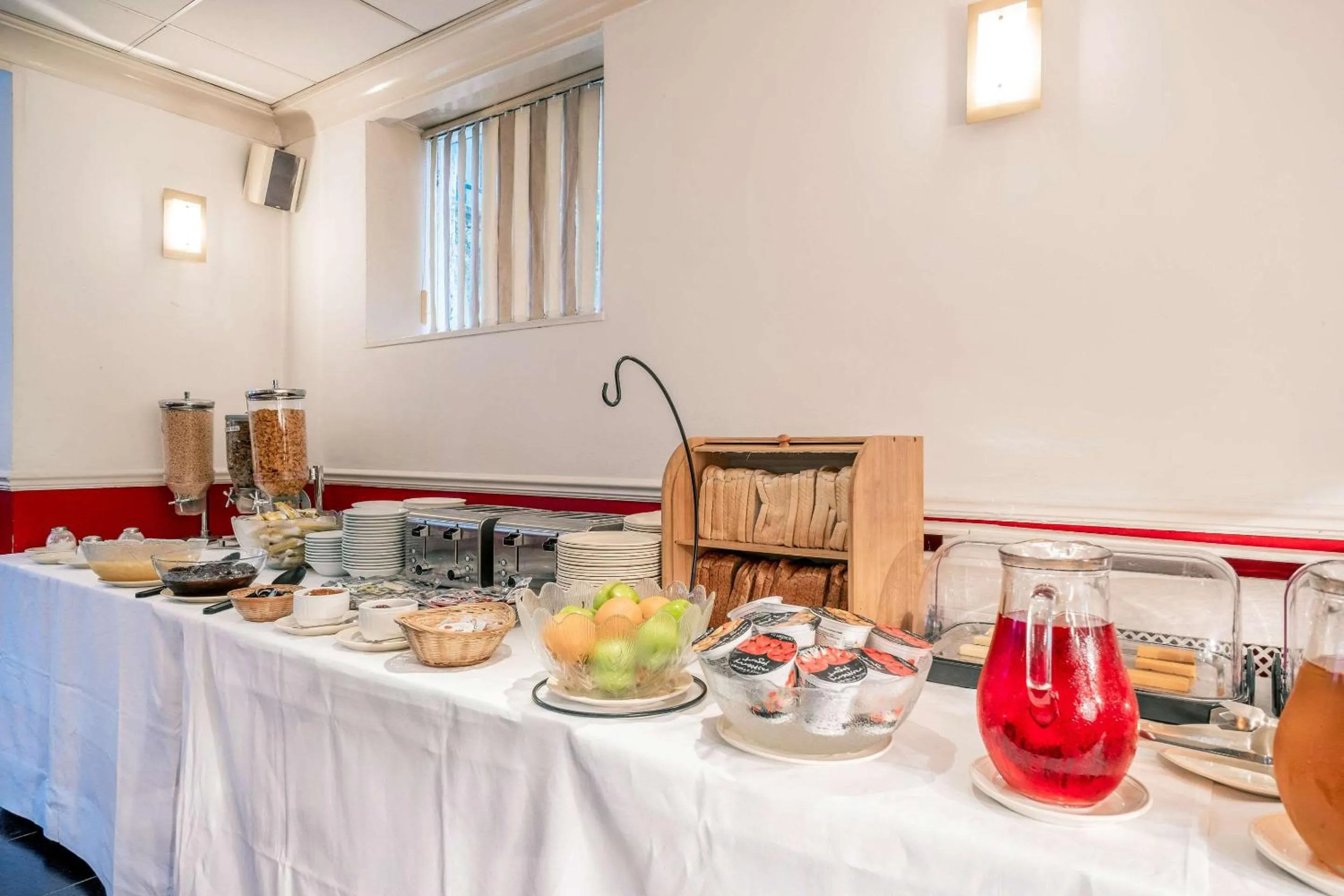 Restaurant/places to eat, Breakfast in Comfort Hotel Great Yarmouth