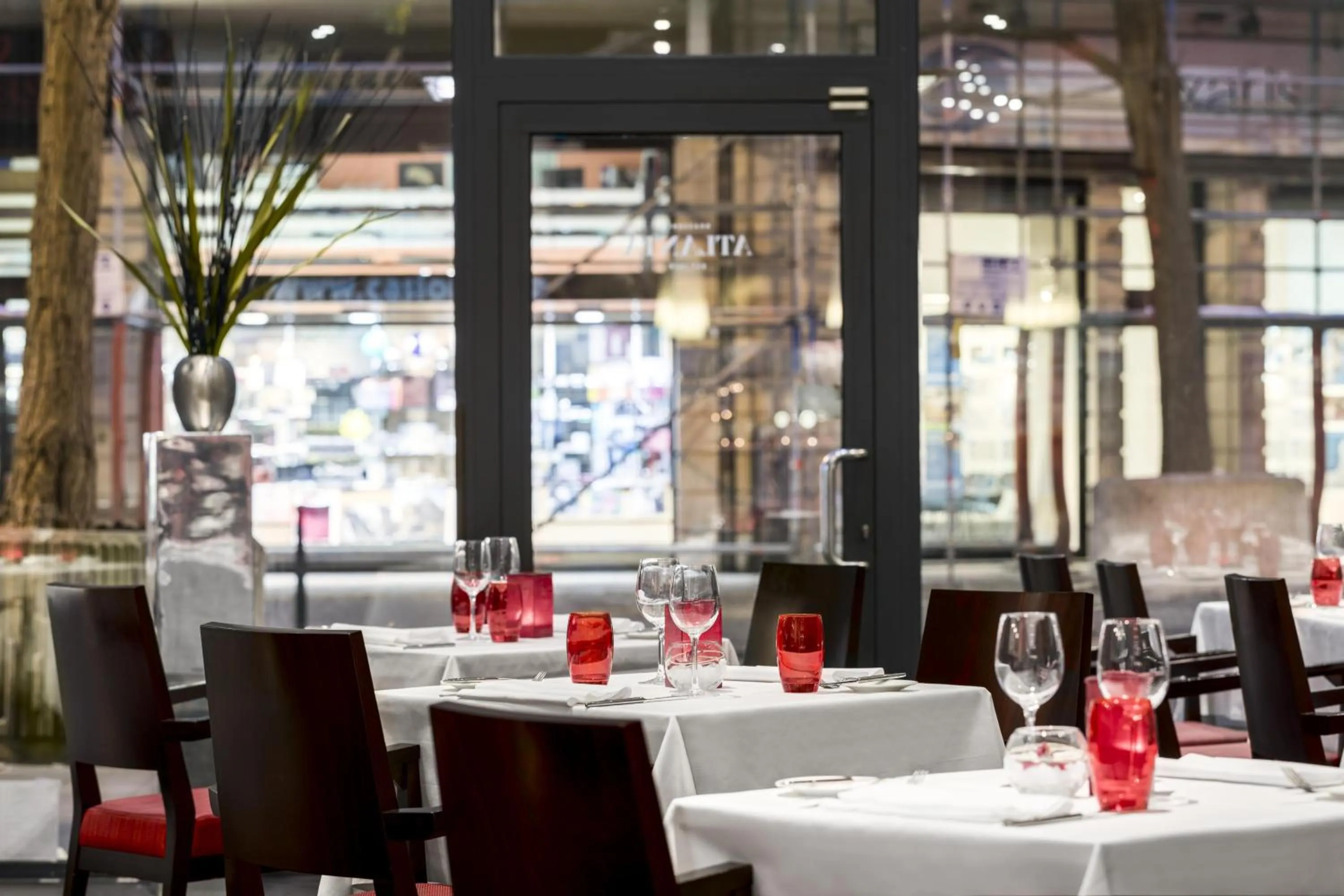 Restaurant/places to eat in NH Collection Brussels Centre