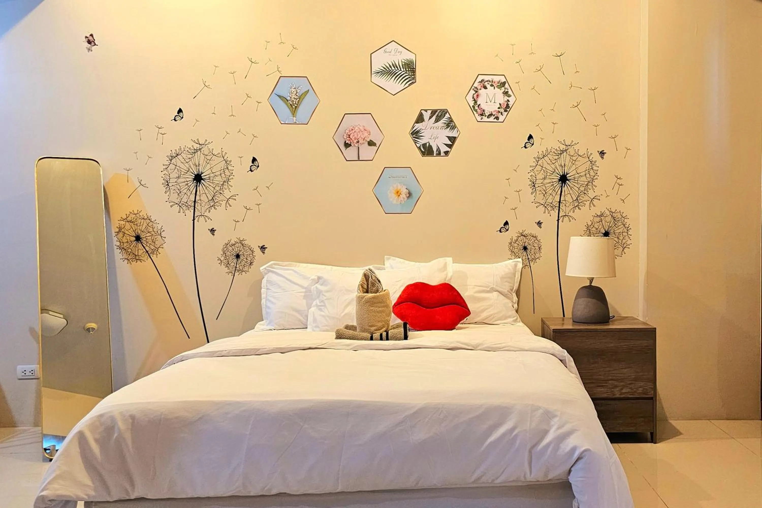 Bed in PRS at One Palm Tree Villa near T3 Airport