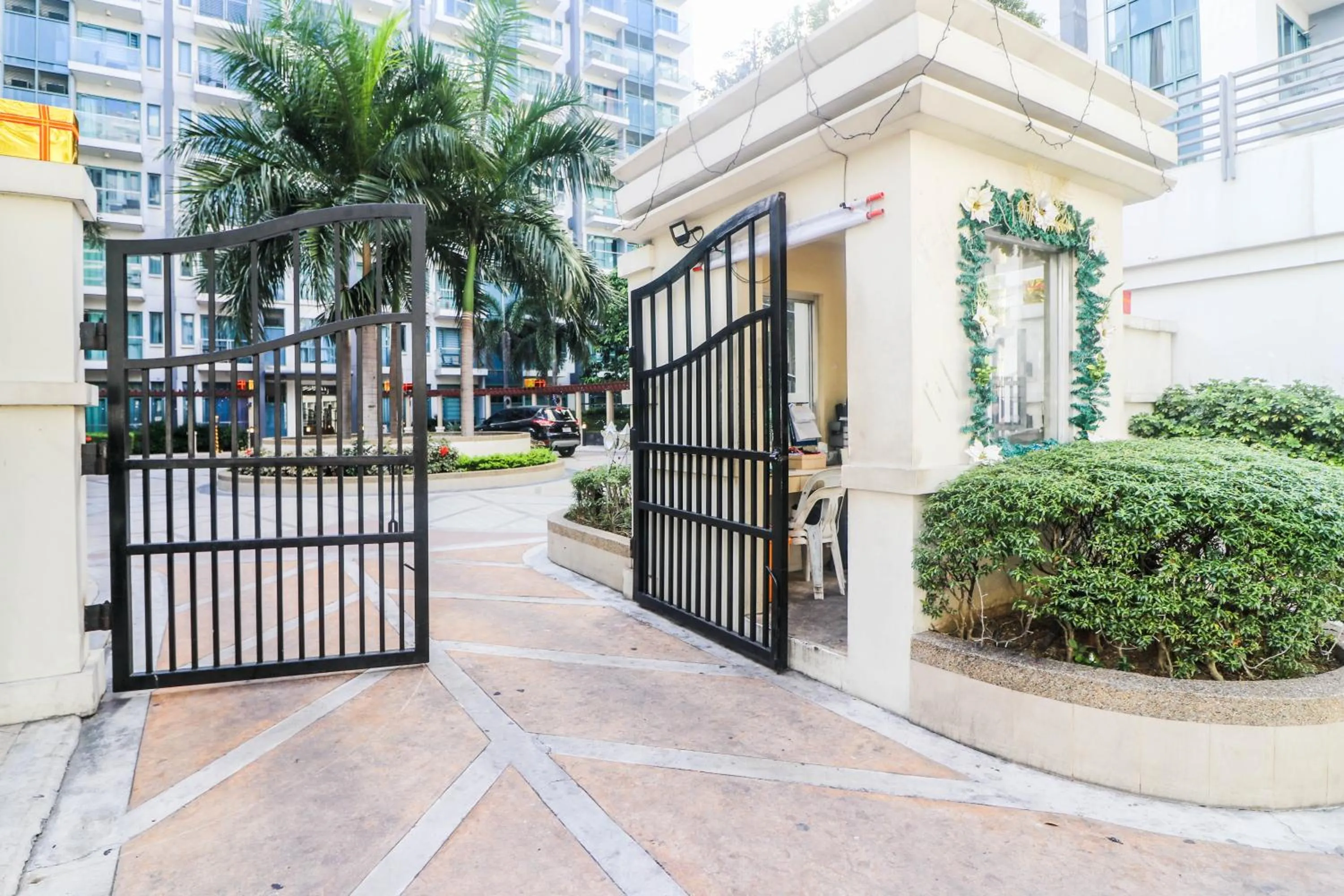 Facade/entrance in PRS at One Palm Tree Villa near T3 Airport