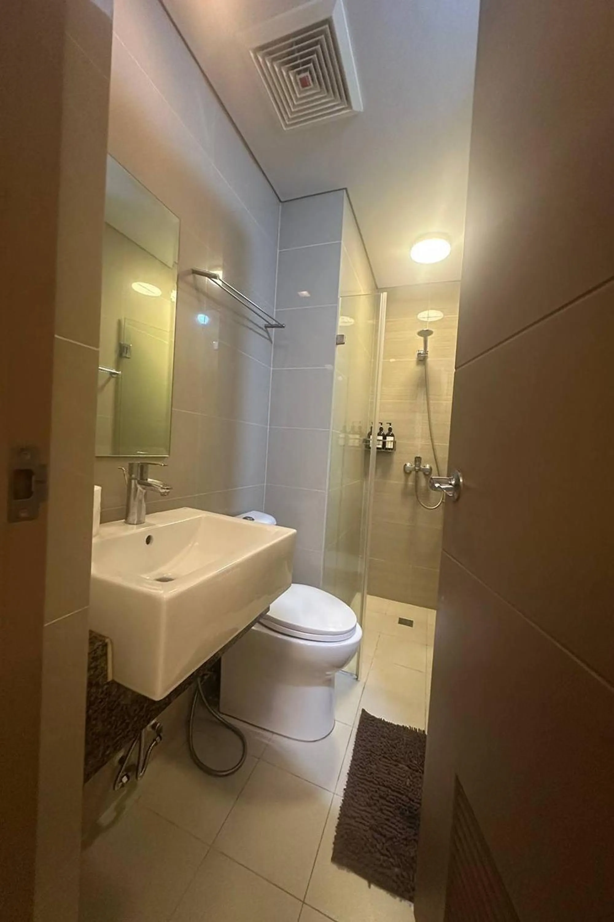 Bathroom in PRS at One Palm Tree Villa near T3 Airport