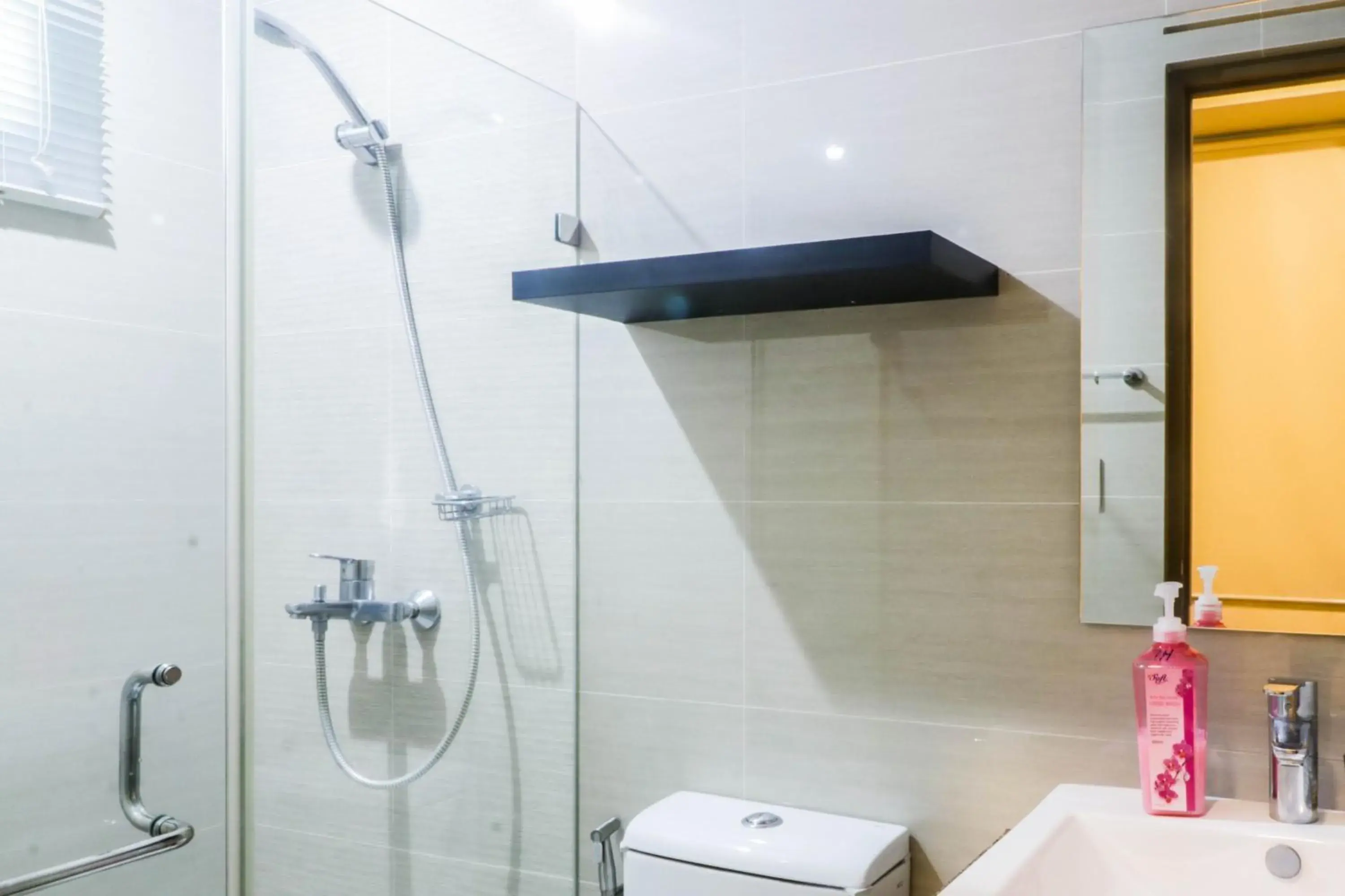 Bathroom in PRS at One Palm Tree Villa near T3 Airport Bathroom in PRS at One Palm Tree Villa near T3 Airport