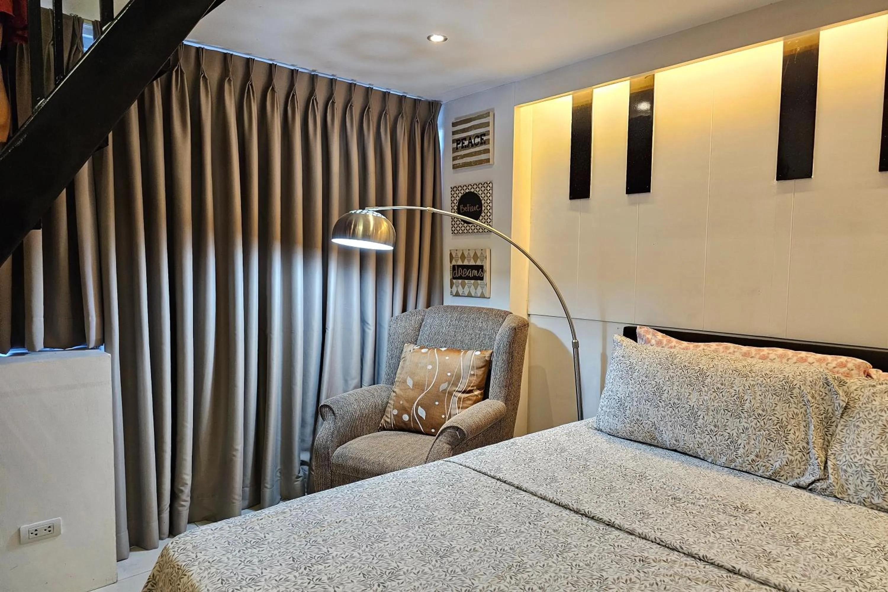 Bed in PRS at One Palm Tree Villa near T3 Airport