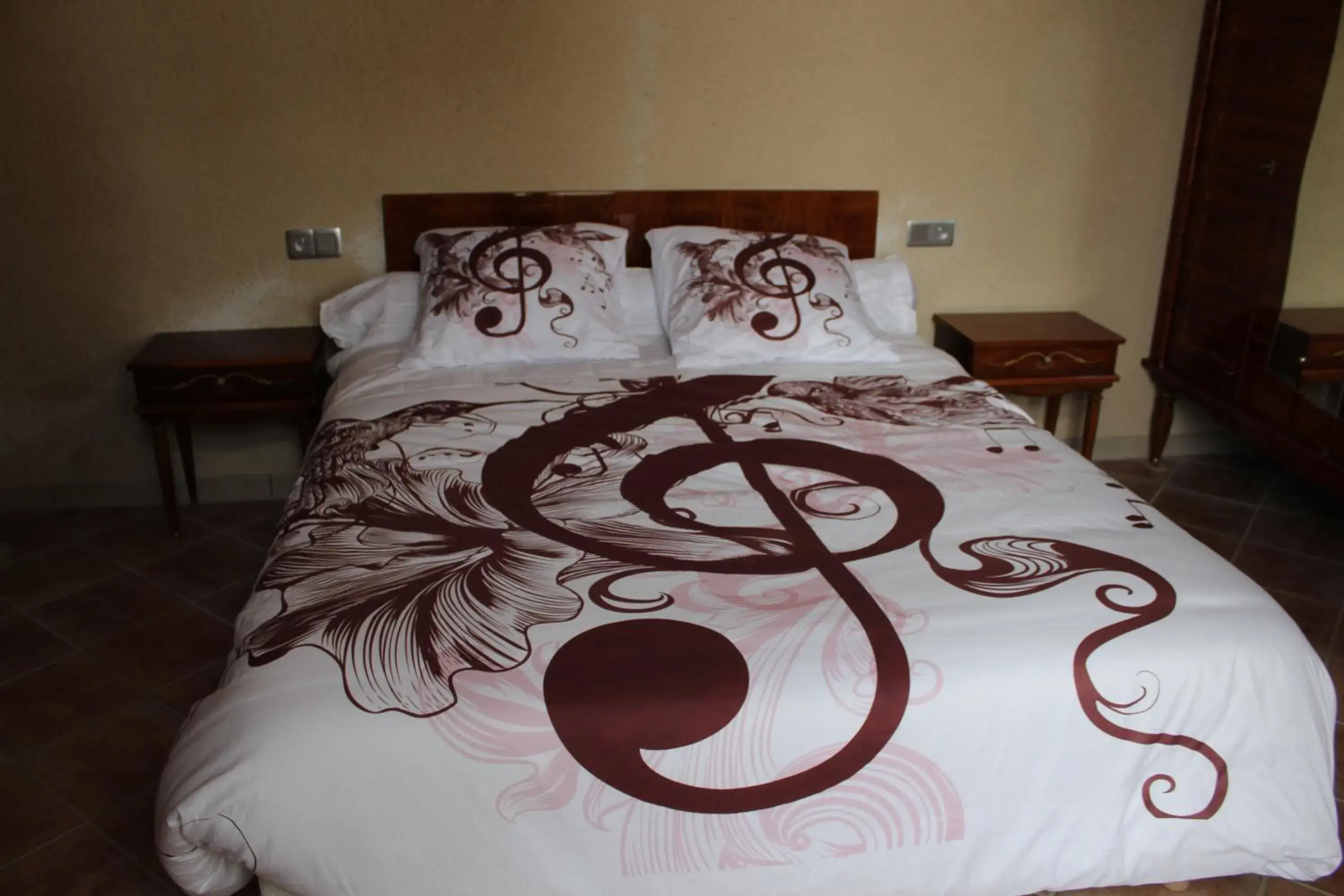 Double Room with Terrace in Domaine de la Touche Mosnay Double Room with Terrace in Domaine de la Touche Mosnay