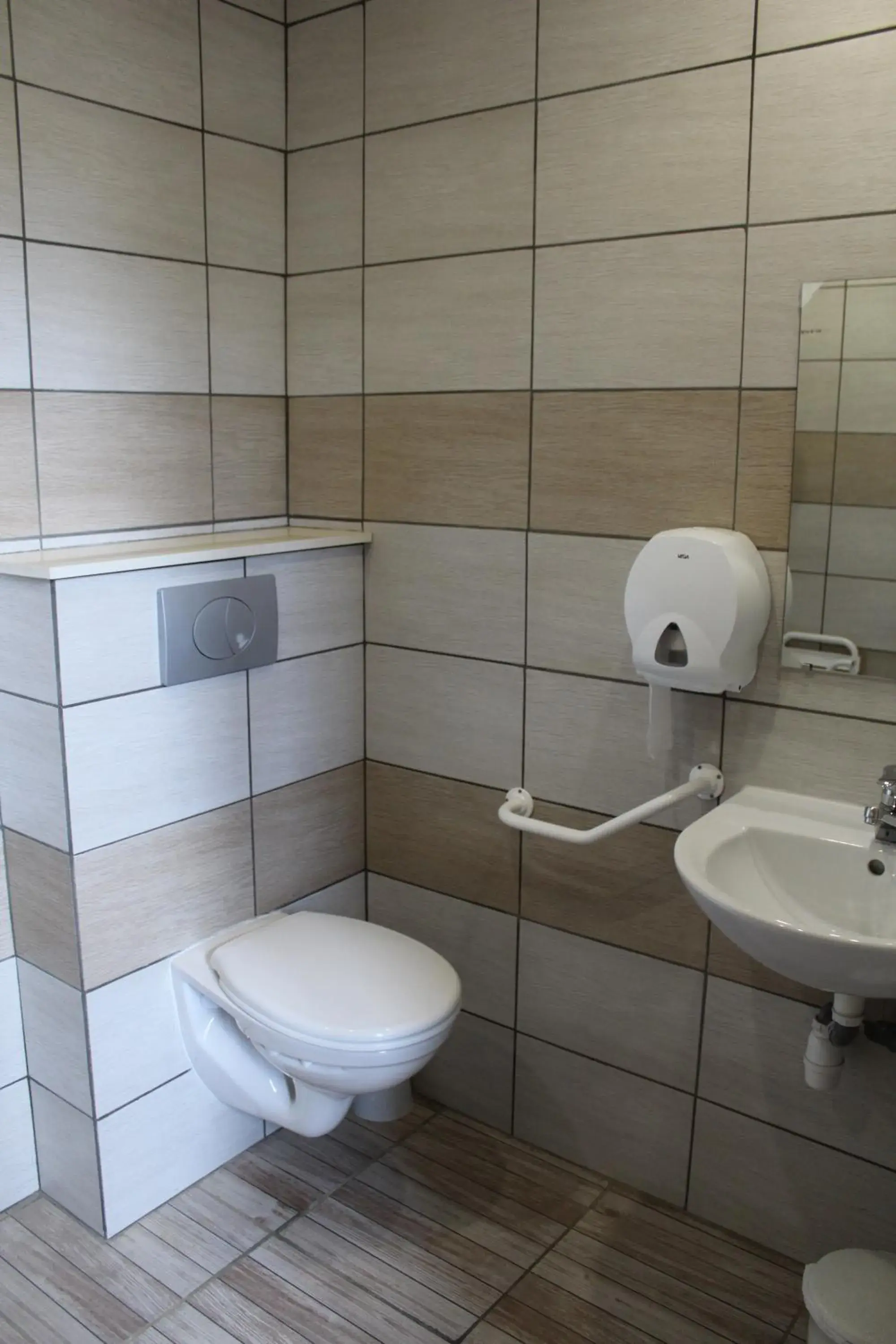 Double Room with Terrace in Domaine de la Touche Mosnay Double Room with Terrace in Domaine de la Touche Mosnay