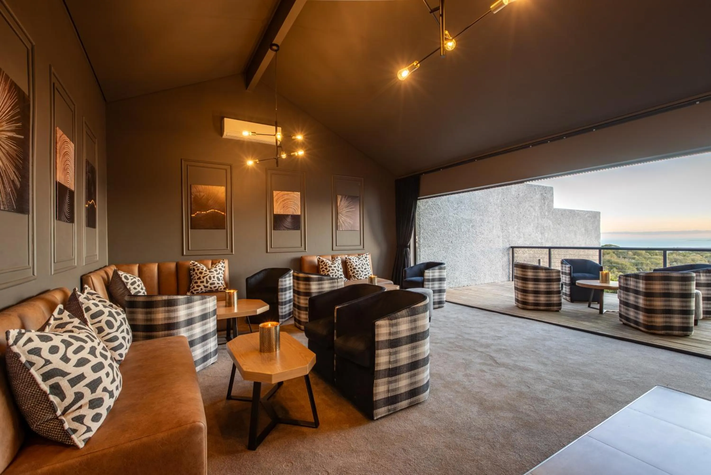 Communal lounge/ TV room in Intle Boutique Hotel