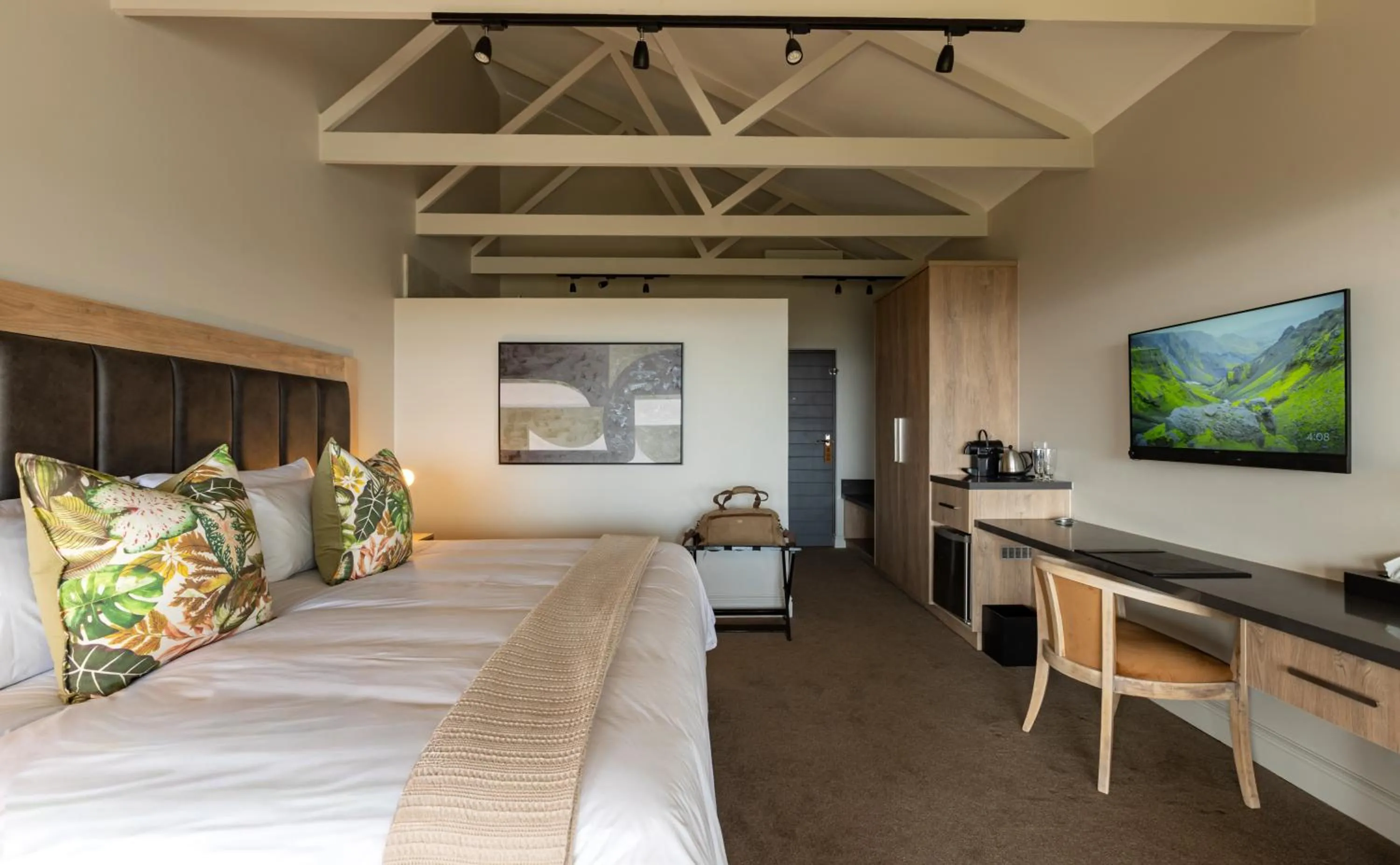 Photo of the whole room, Bed in Intle Boutique Hotel