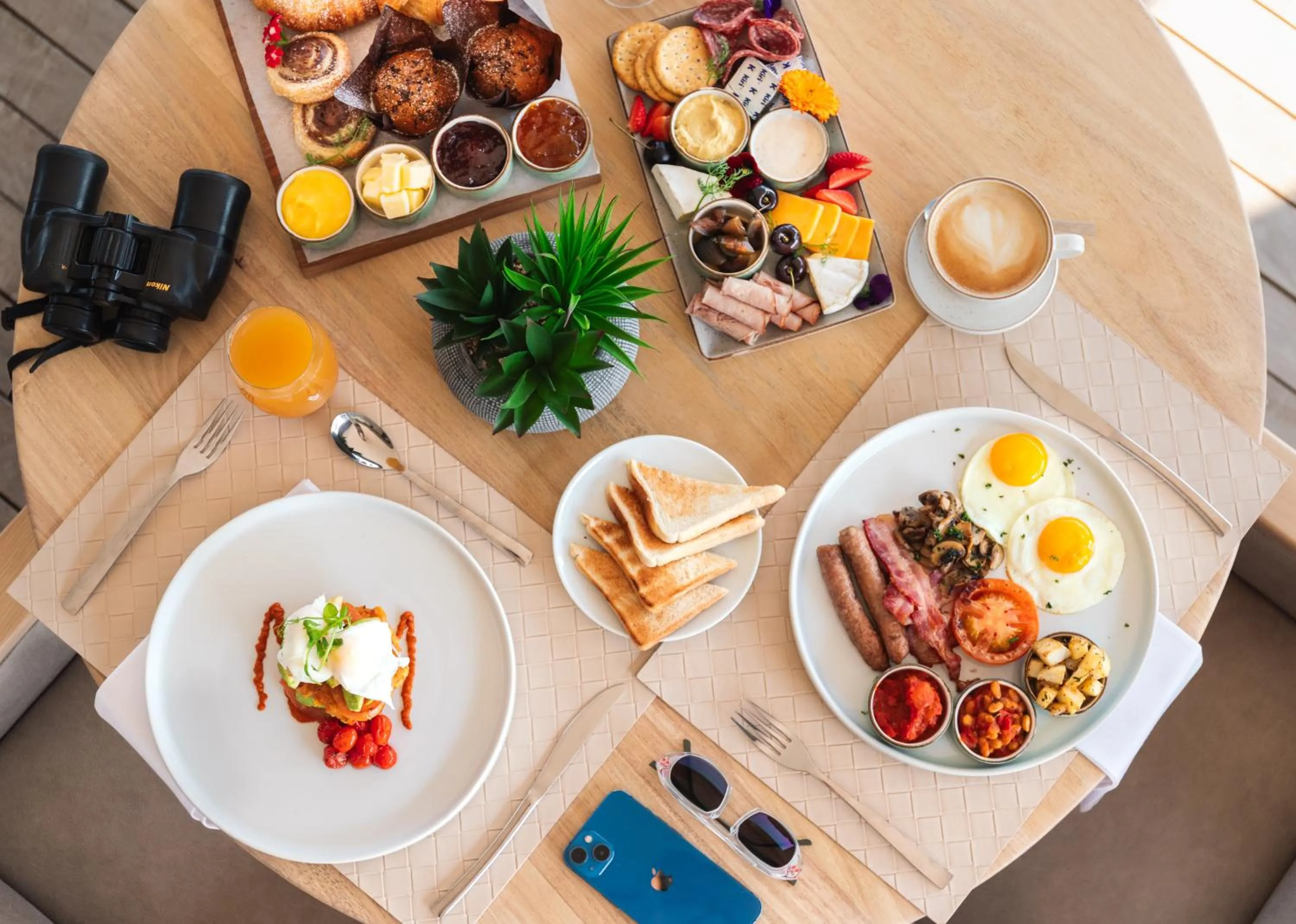 Restaurant/places to eat in Intle Boutique Hotel