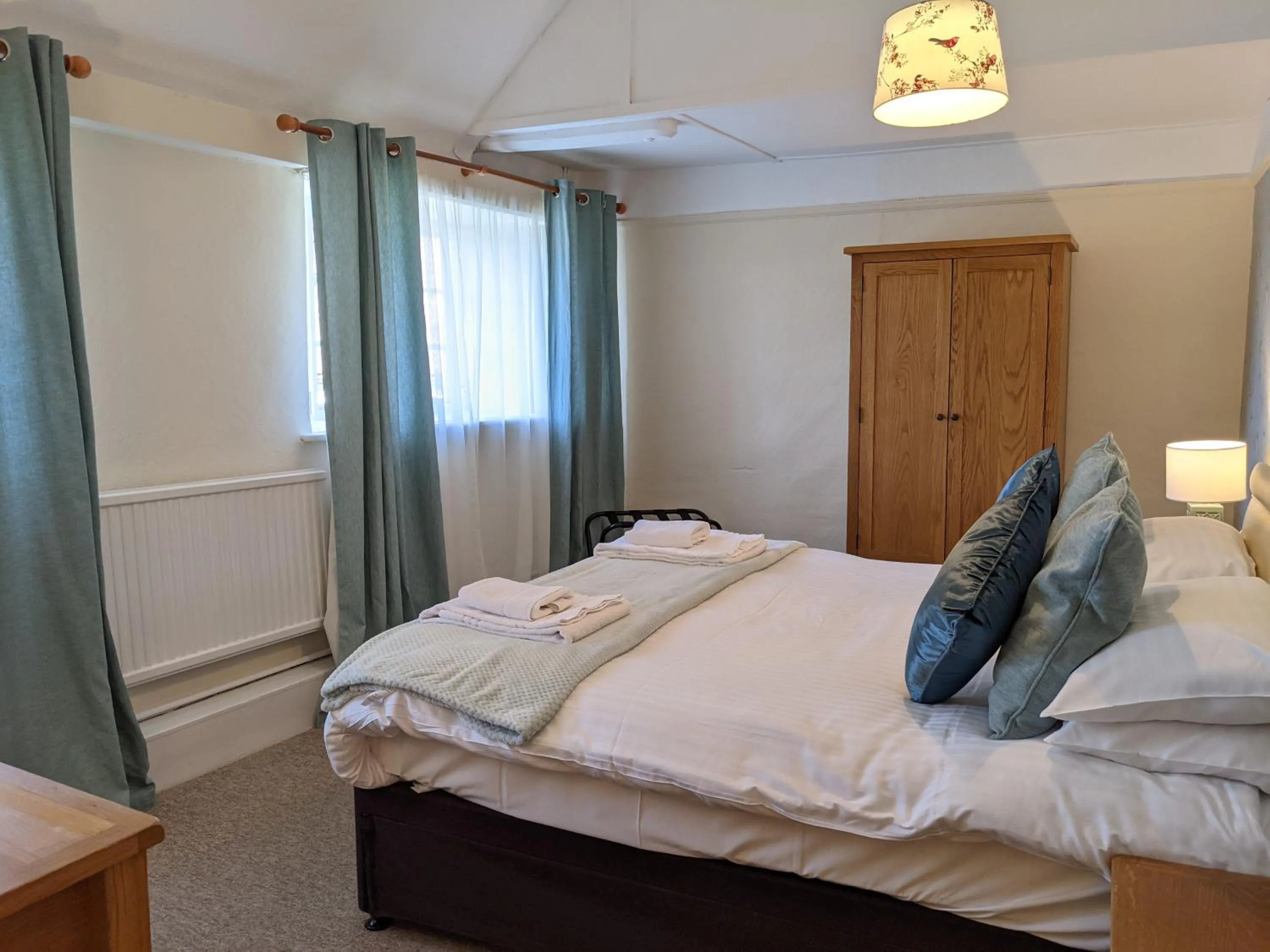 Bedroom, Bed in Sparkford Inn