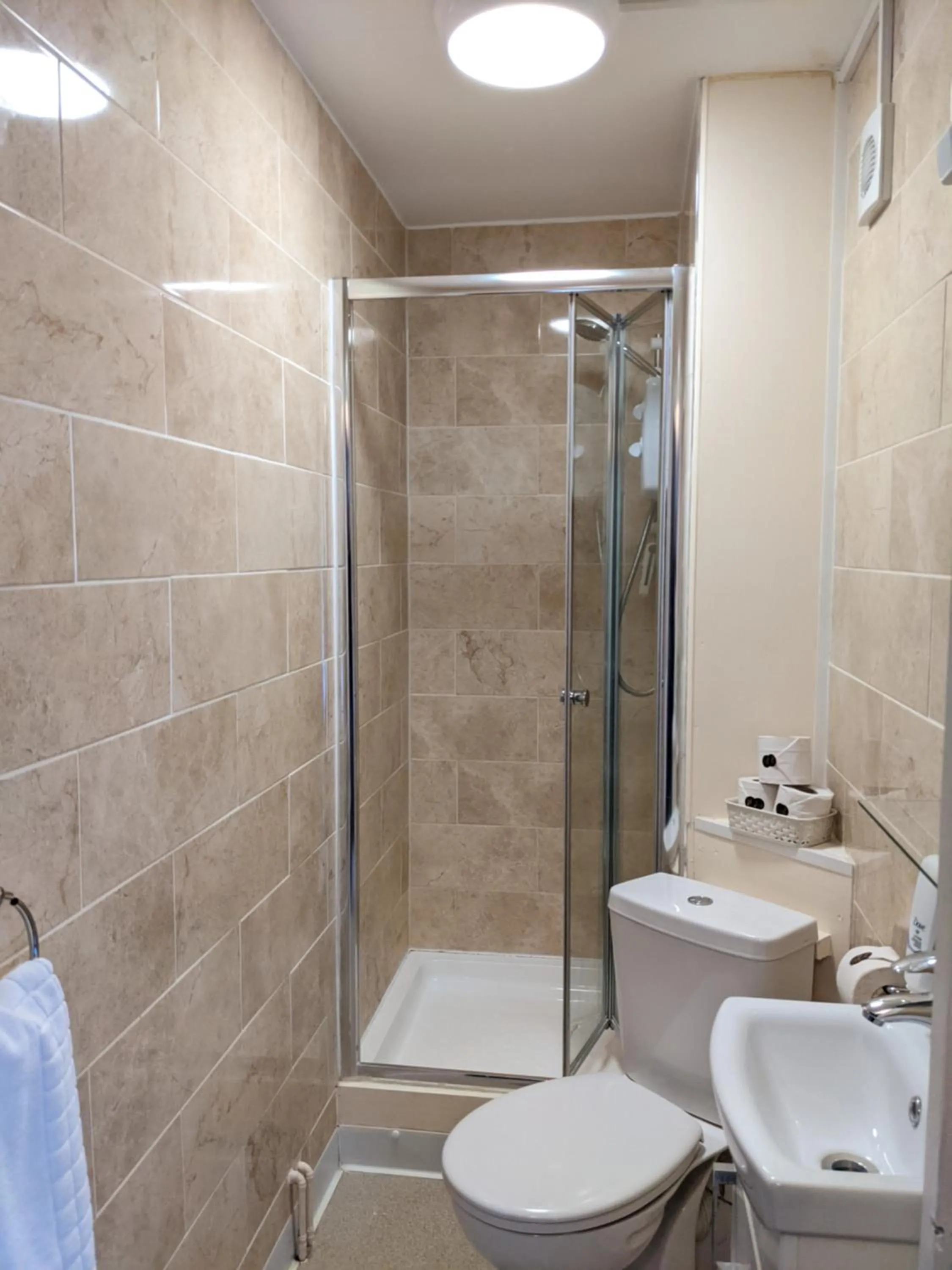 Bathroom in Sparkford Inn