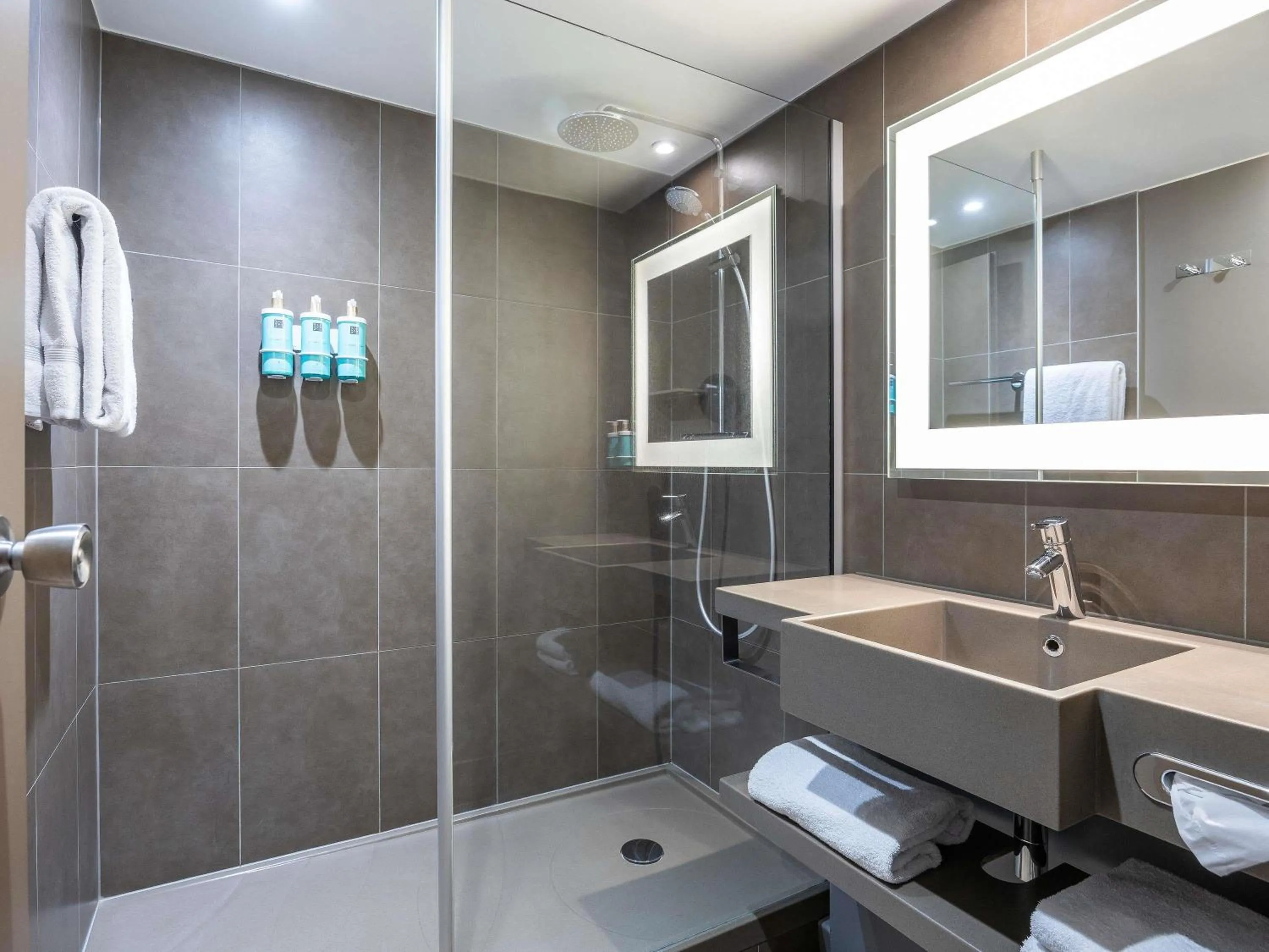 Bedroom in Novotel Brussels Airport