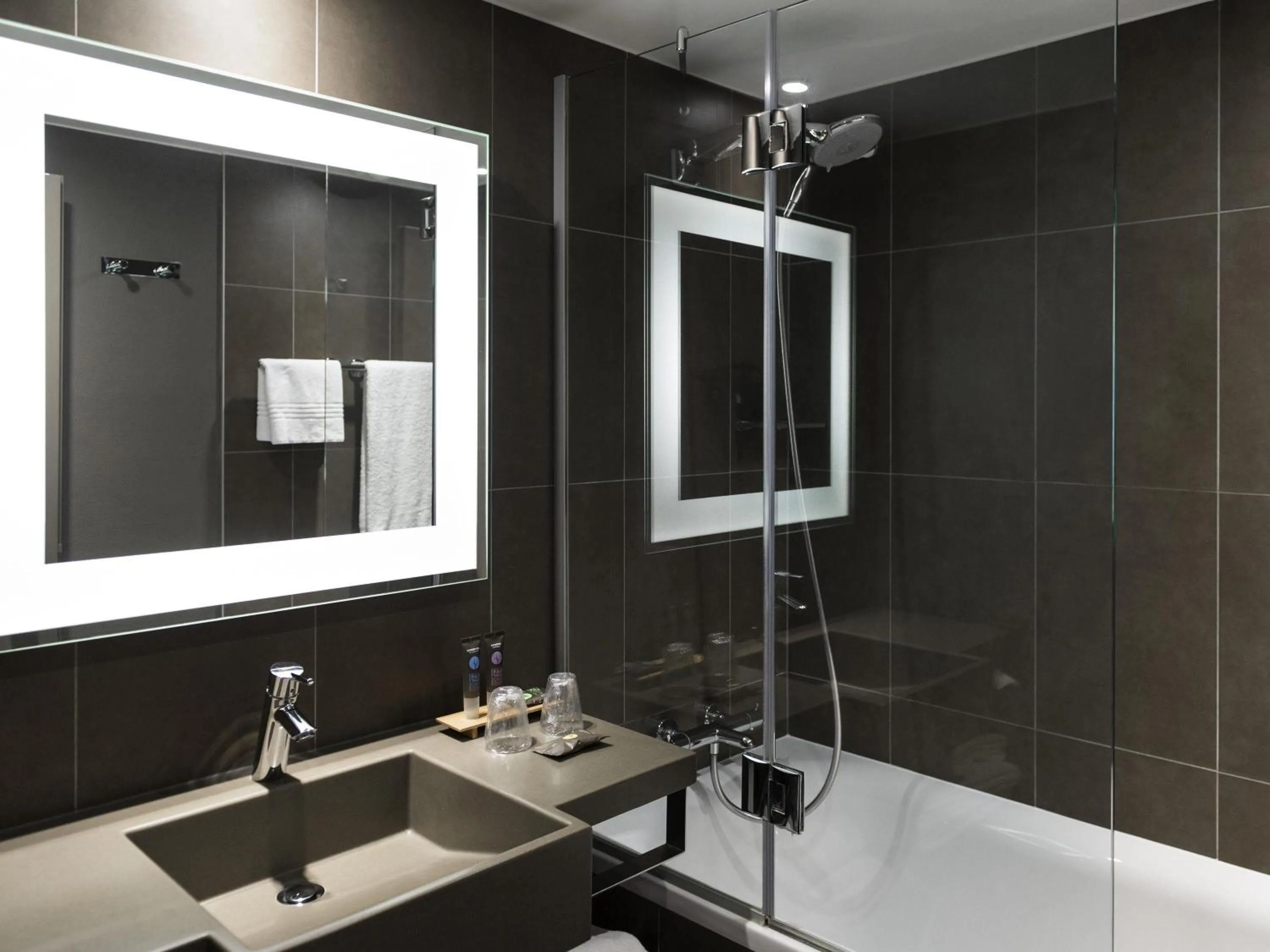 Bedroom in Novotel Brussels Airport