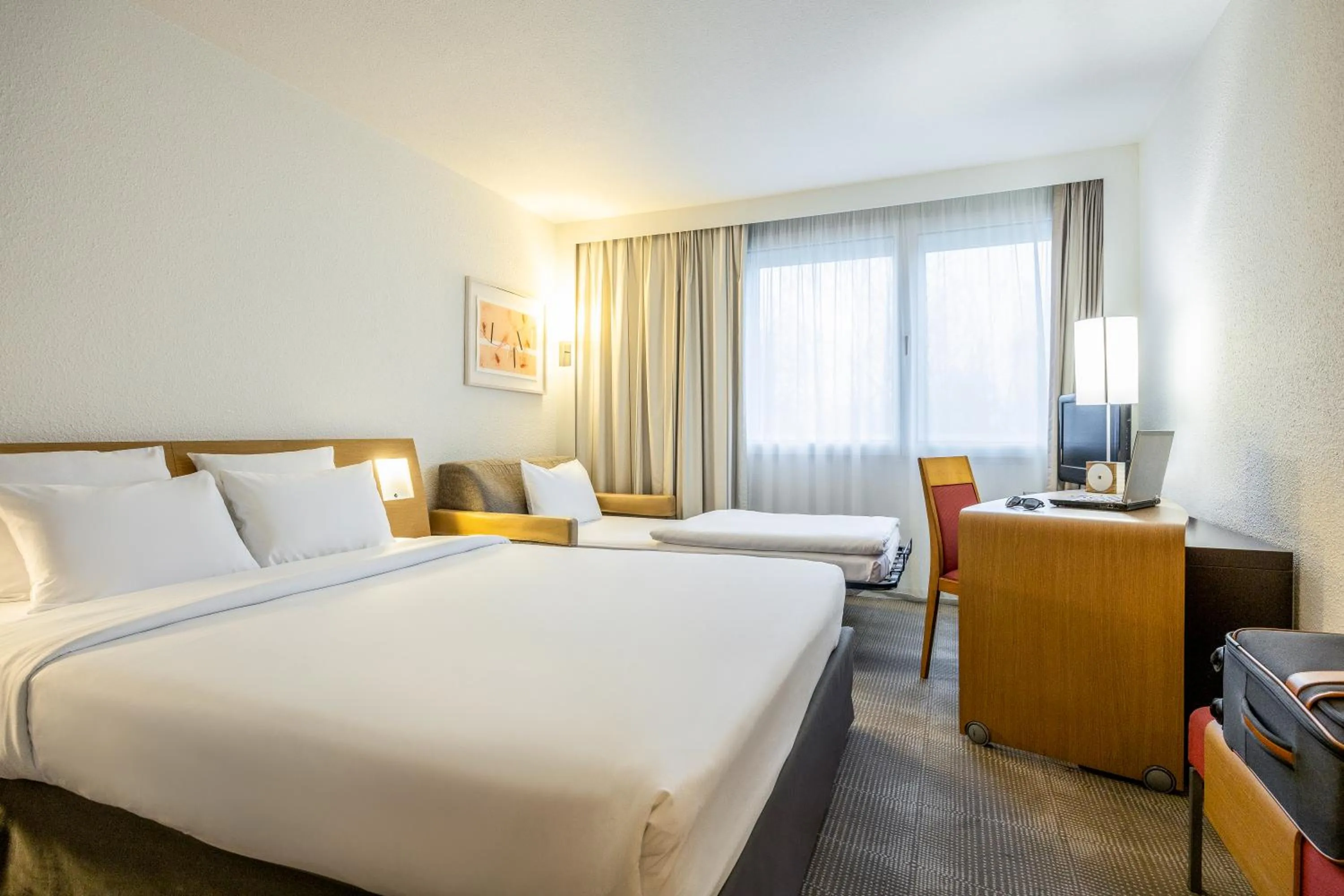 Bedroom, Bed in Novotel Brussels Airport