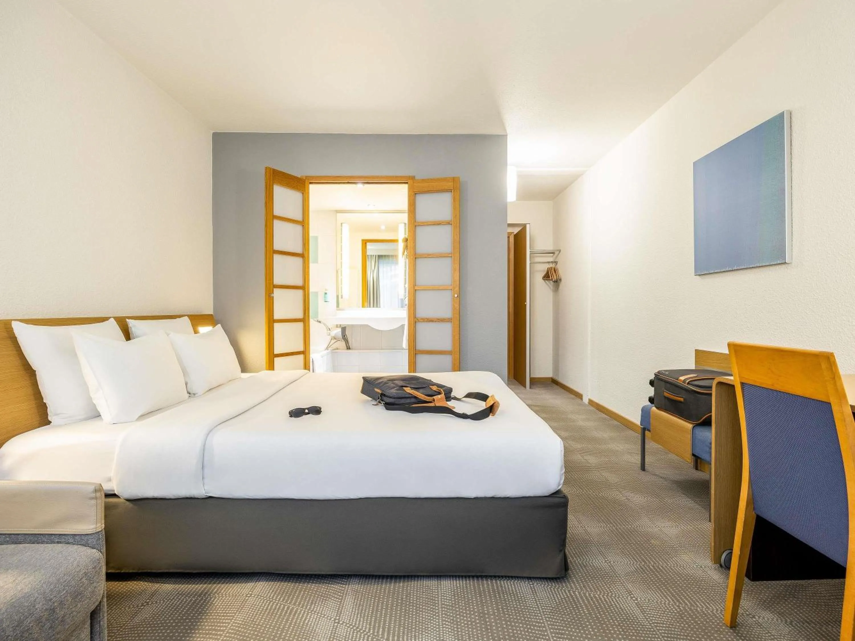 Bedroom, Bed in Novotel Brussels Airport