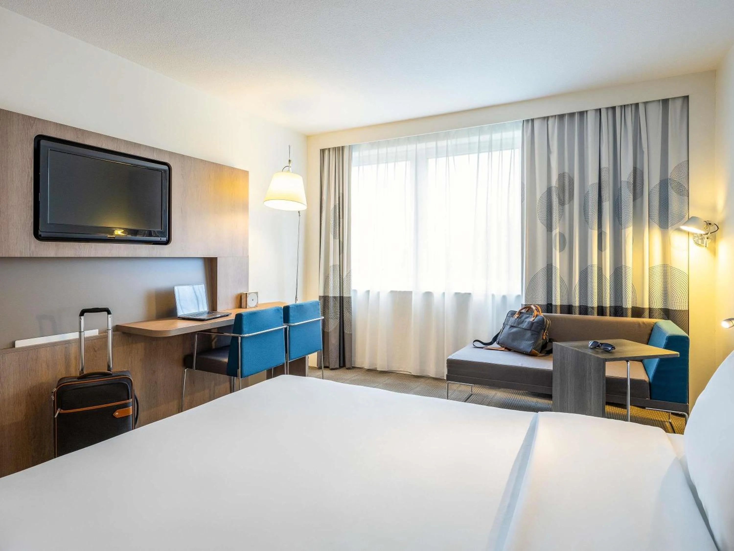 Bedroom, Bed in Novotel Brussels Airport